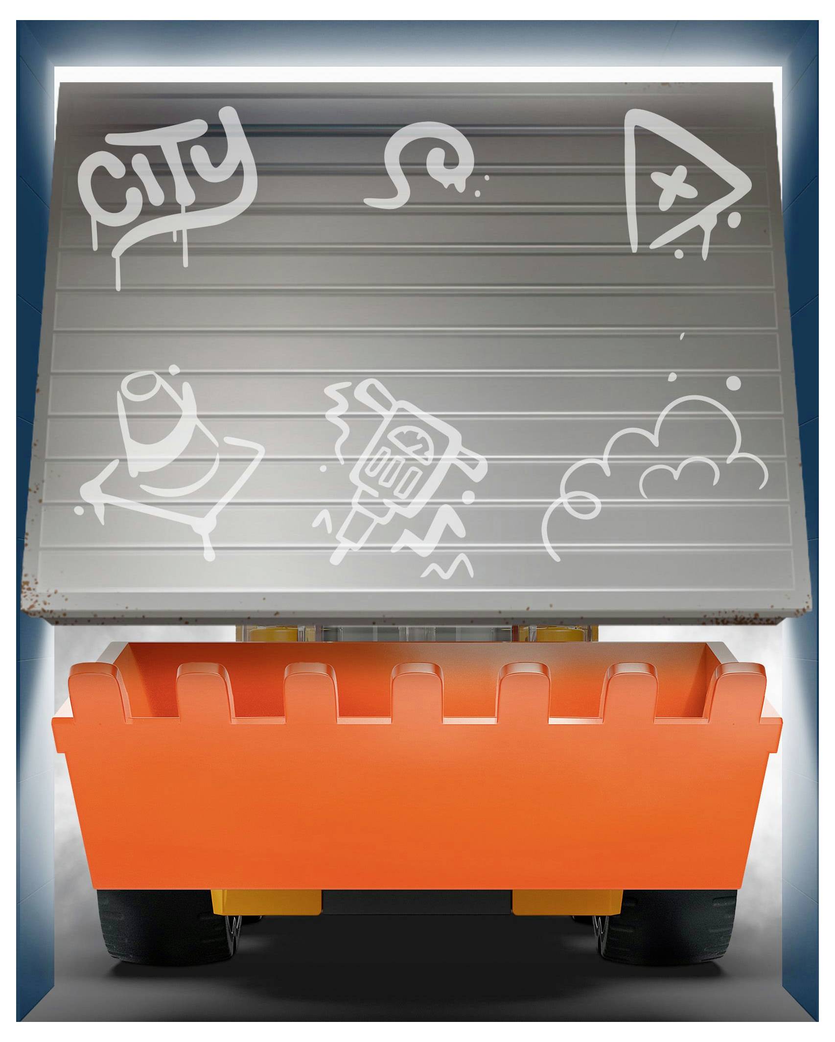 Ein orangefarbener Lastwagen mit nach oben geneigter Rückseite, der weiße, graffitiähnliche Illustrationen auf einer Metalloberfläche zeigt, einschließlich des Wortes 'City'.