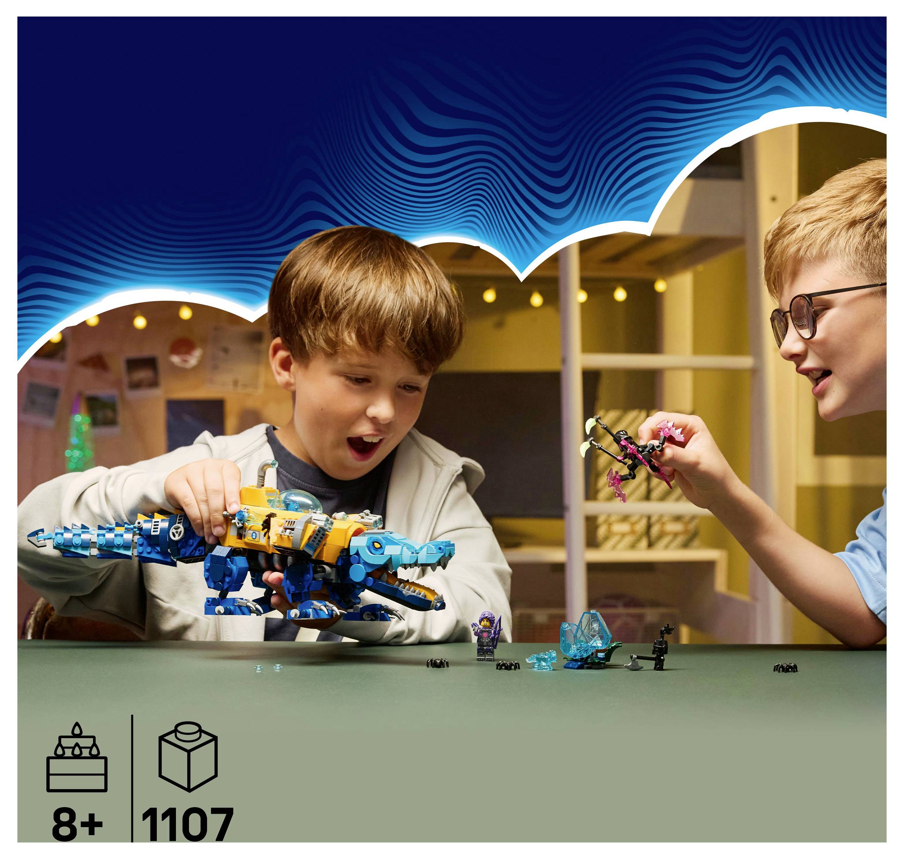 Zwei Kinder spielen begeistert mit bunten Bauspielzeugen auf einem Tisch, vor einem dekorierten Hintergrund. Geeignet für Kinder ab 8 Jahren.