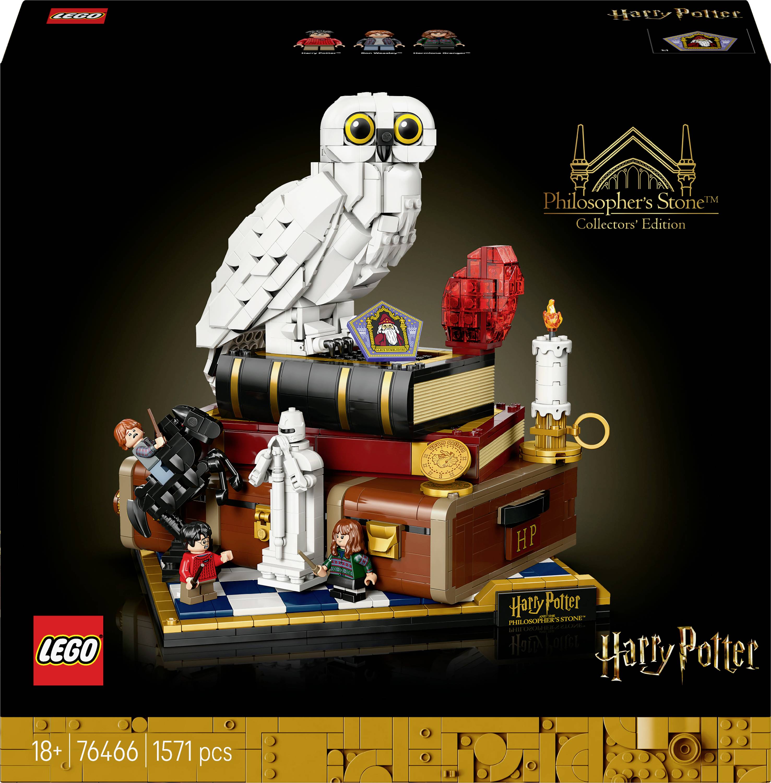 LEGO-Set-Illustration von 'Harry Potter' mit Hedwig auf Büchern, Harry und anderen Minifiguren sowie verschiedenen verzauberten Gegenständen.