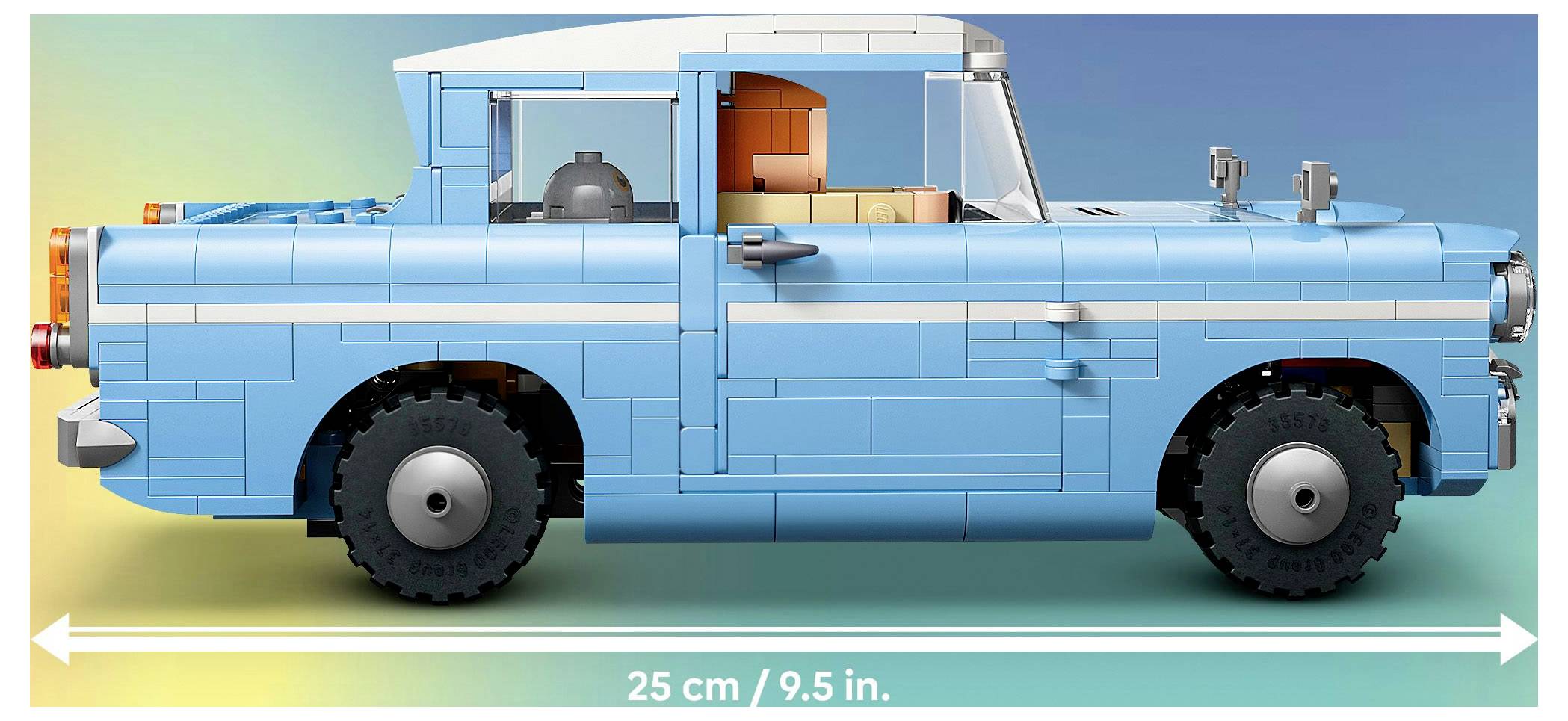 Ein blaues LEGO-Automodell in Seitenansicht, 25 cm (9,5 Zoll) lang.