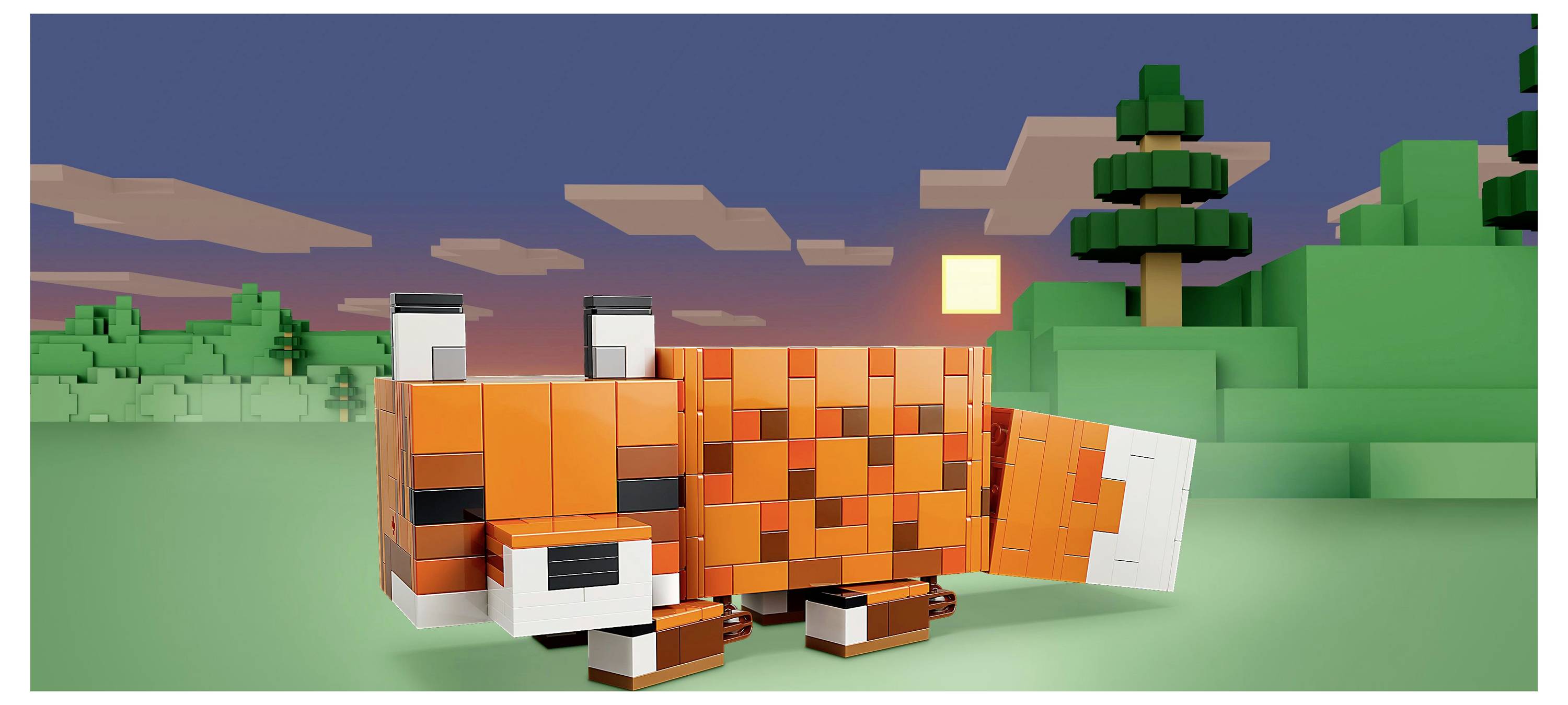 Ein klotzig-eckiger, orangefarbener Fuchs steht auf einer grasbewachsenen Landschaft bei Sonnenuntergang, umgeben von pixeligen Bäumen und einem Himmel mit Wolken, der eine digitale Umgebung heraufbeschwört.