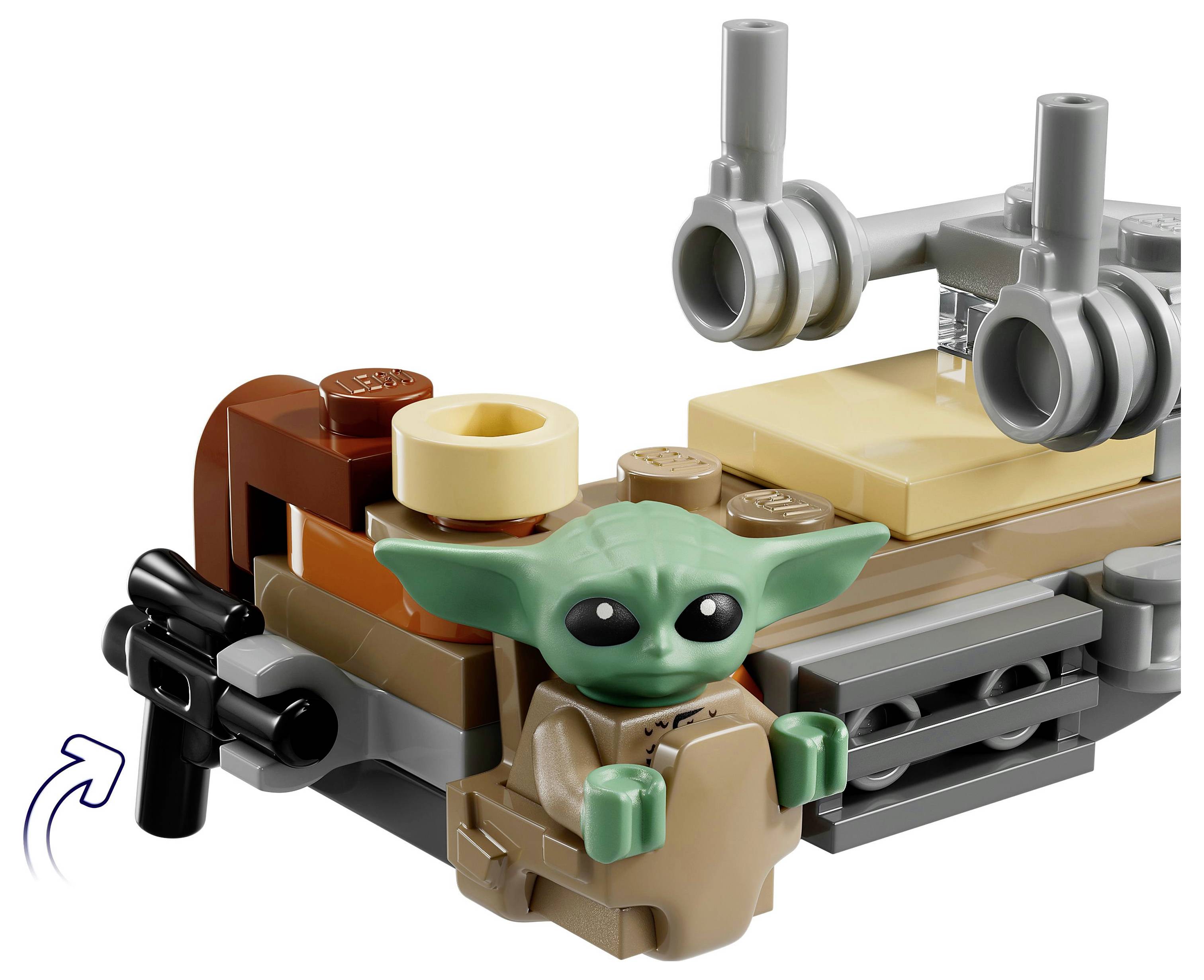 Ein LEGO-Set zeigt eine kleine Baby Yoda-Figur, die in einem braunen und beigen Schwebesessel mit grauen mechanischen Details und zwei seitlichen Griffen sitzt.