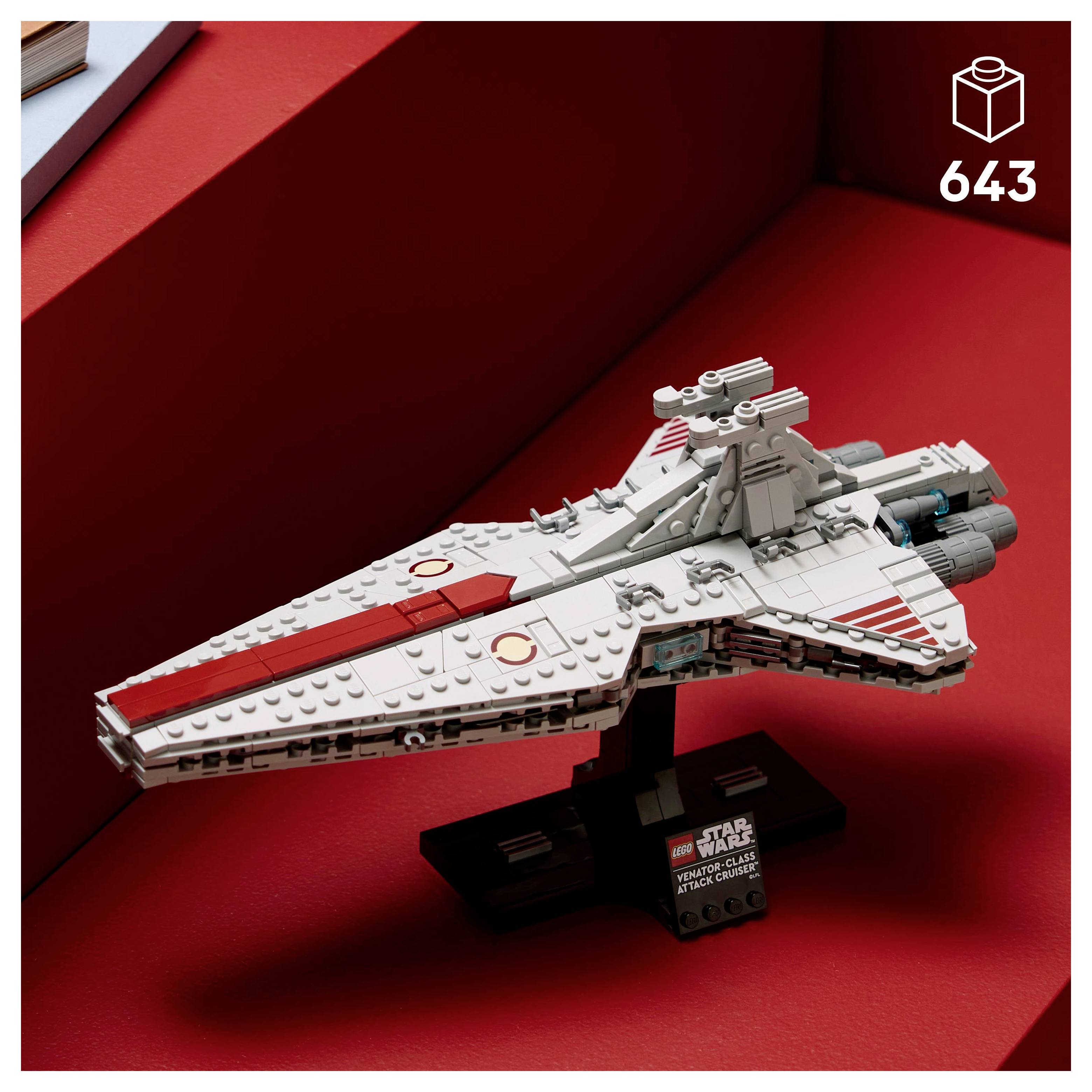 Ein detailliertes LEGO-Modell eines Star Wars Republikkruisers, das aus 643 Teilen besteht, ist ausgestellt.