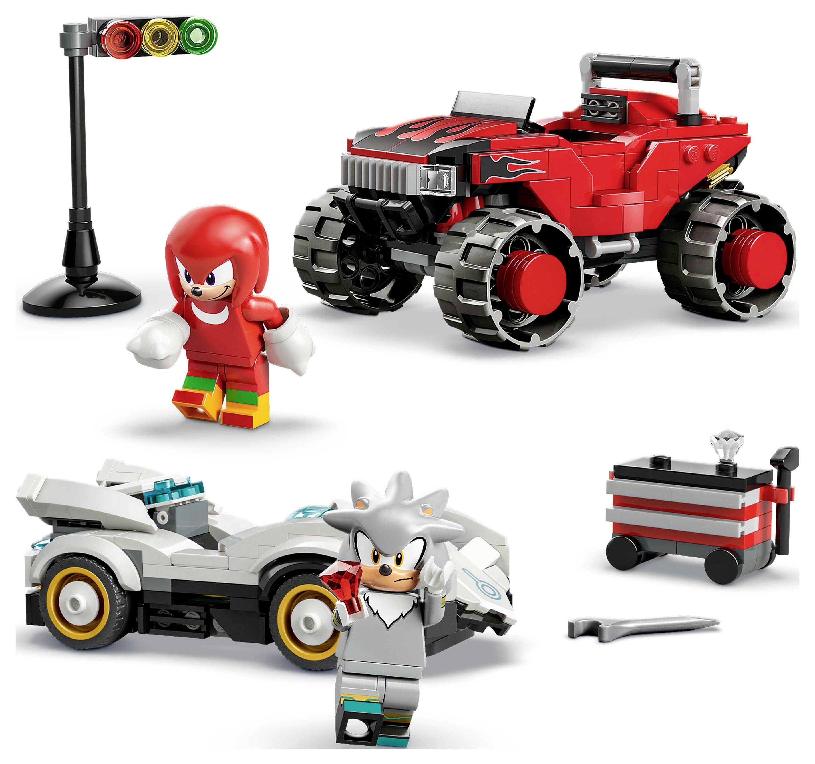 Eine Sammlung von Spielblöcken umfasst einen roten Monstertruck, eine Figur in Rot, ein weißes Rennfahrzeug, eine graue Figur und einen kleinen Wagen.