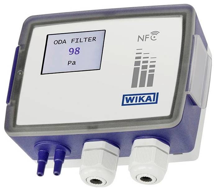 Drucksensor mit Anzeige 'ODA FILTER 98 Pa' und NFC-Funktionalität, mit WIKA-Branding, ausgestattet mit zwei Anschlussports am unteren Ende.