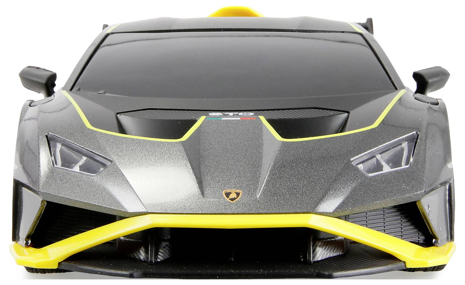 Ein schlankes, graues Sportwagen mit gelben Akzenten und scharfen Scheinwerfern, von vorne betrachtet, präsentiert ein modernes Design und einen aerodynamischen Körper.