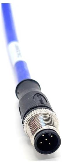 Ein blauer M12-Stecker mit schwarzem Kunststoff und silbernen Metallteilen ist in Nahaufnahme zu sehen, wobei die Stifte im Inneren sichtbar sind.