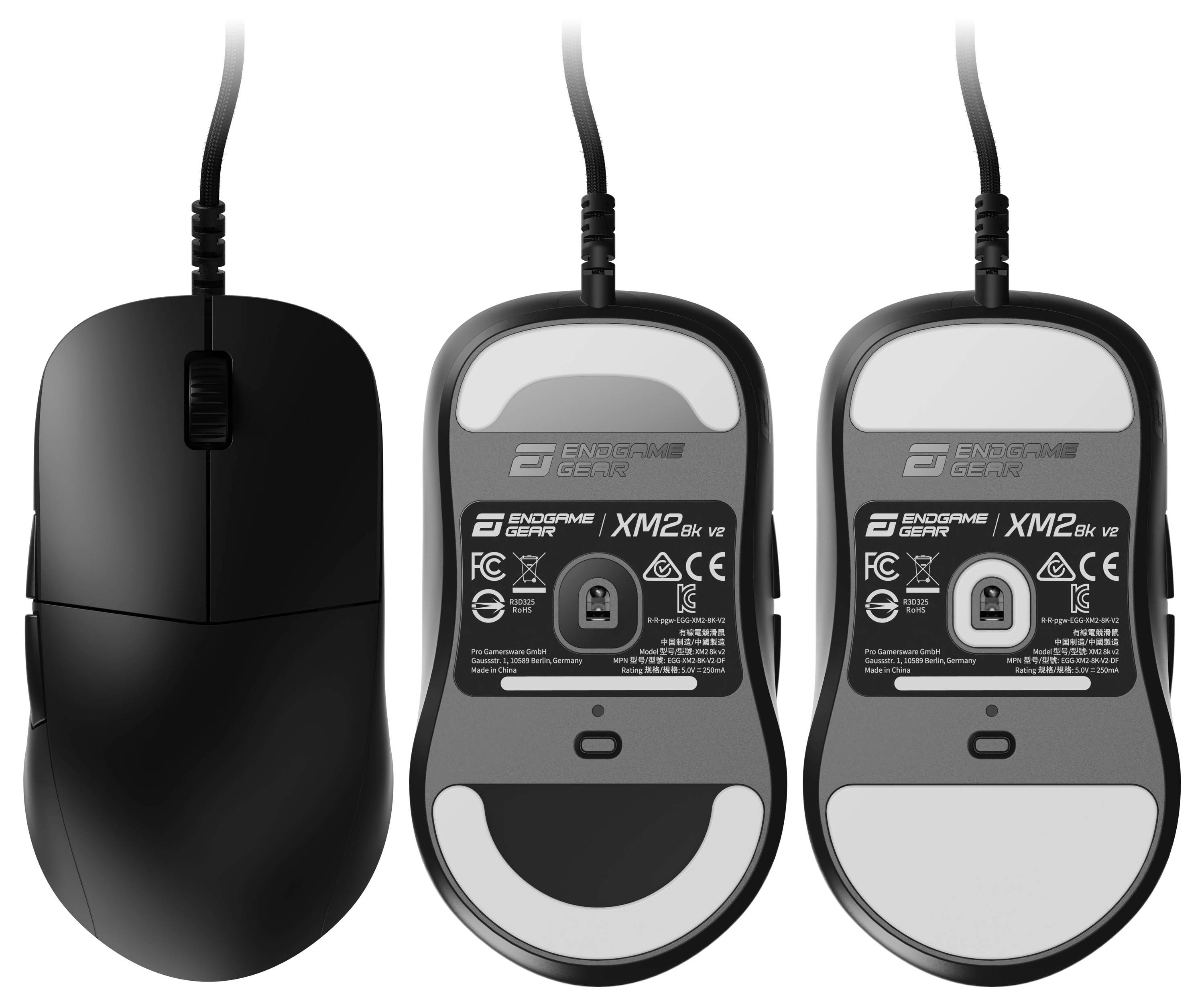 Drei Computermäuse werden gezeigt: zwei sind umgekehrt und zeigen ihren Sensor und Branding-Details, während eine Maus aufrecht positioniert ist.