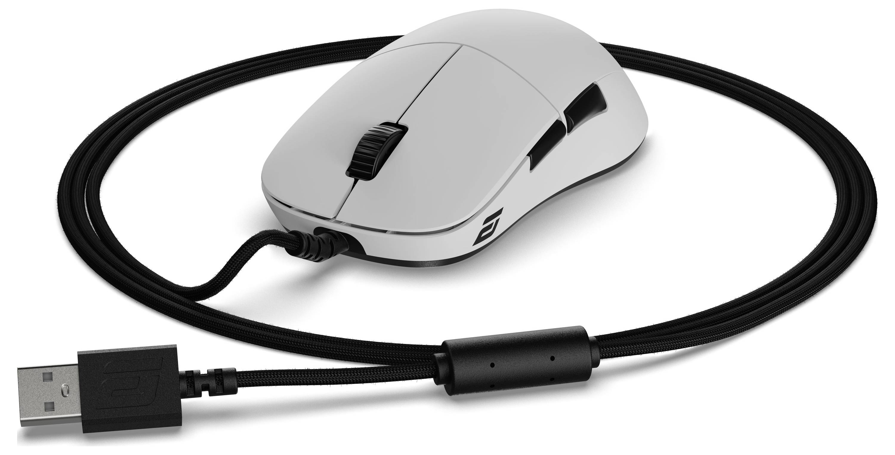 Eine kabelgebundene Computermaus mit einer weißen Oberseite, schwarzen Tasten und einem USB-Anschluss.