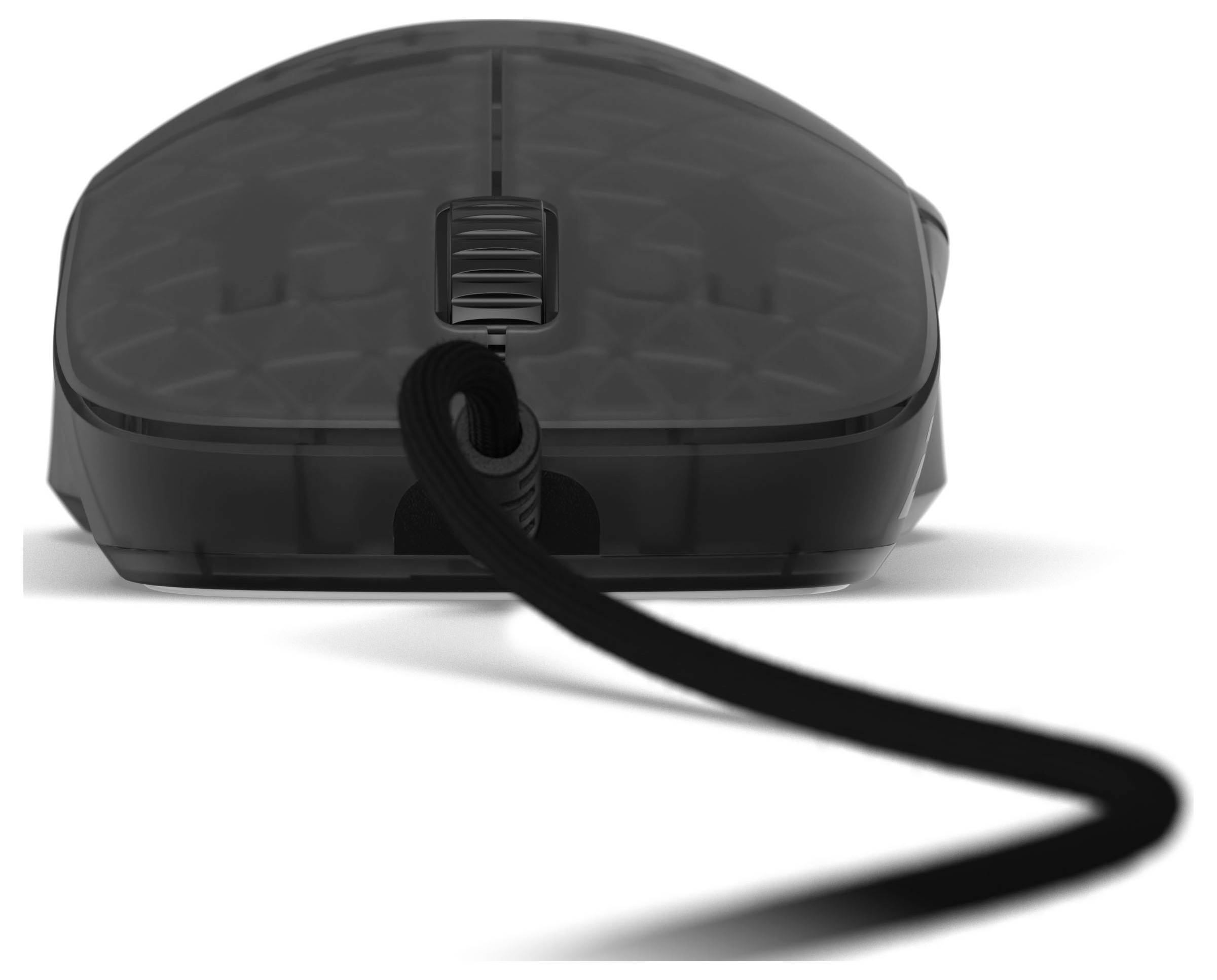 Eine schwarze Computermaus mit sichtbarem Scrollrad ist über ein geflochtenes Kabel verbunden, von einem niedrigen Frontwinkel aus gezeigt.