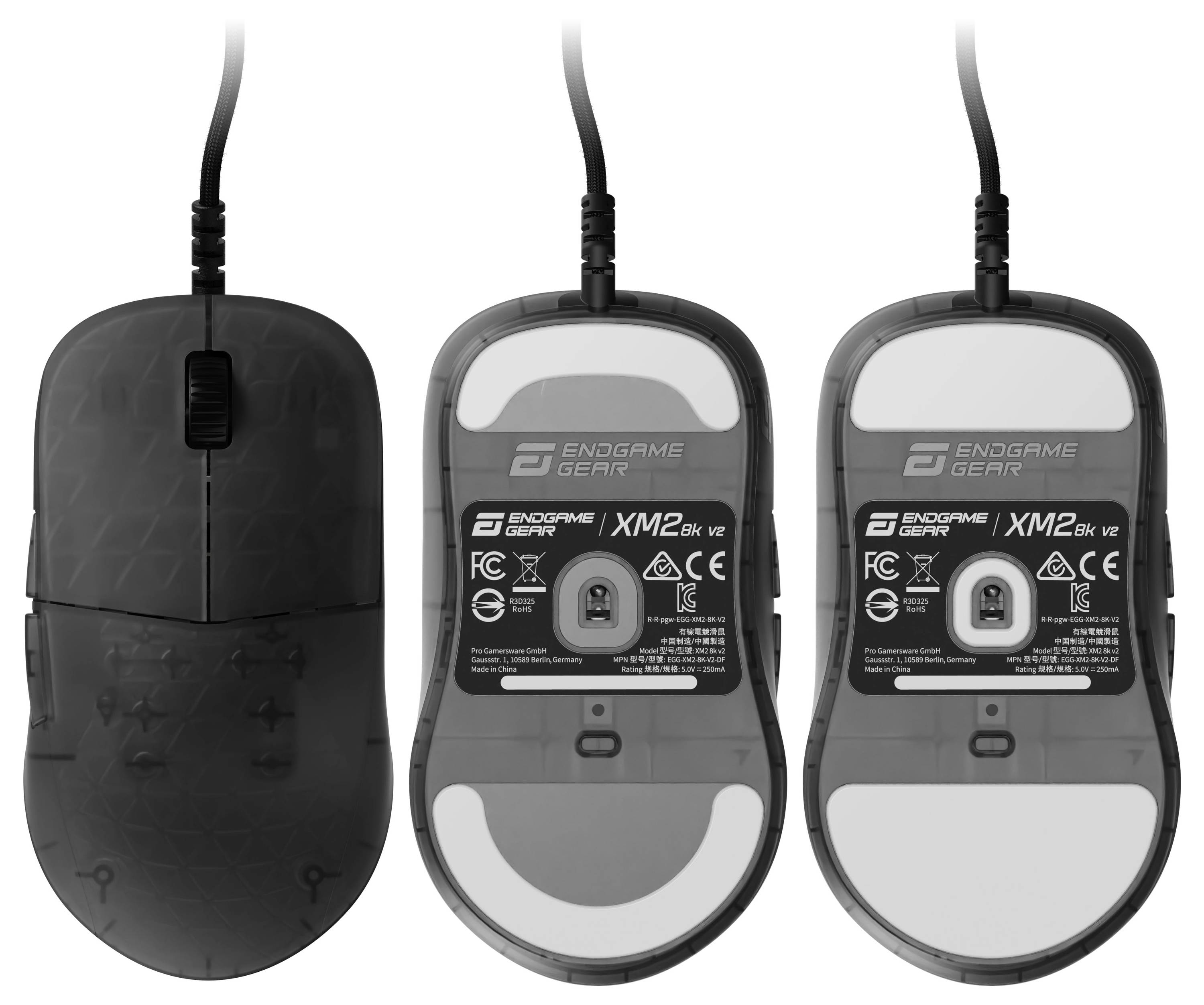 Drei Computermäuse werden gezeigt. Die linke zeigt die Draufsicht, während die rechten beiden die Unterseite mit Sensor und Produktdetails anzeigen.