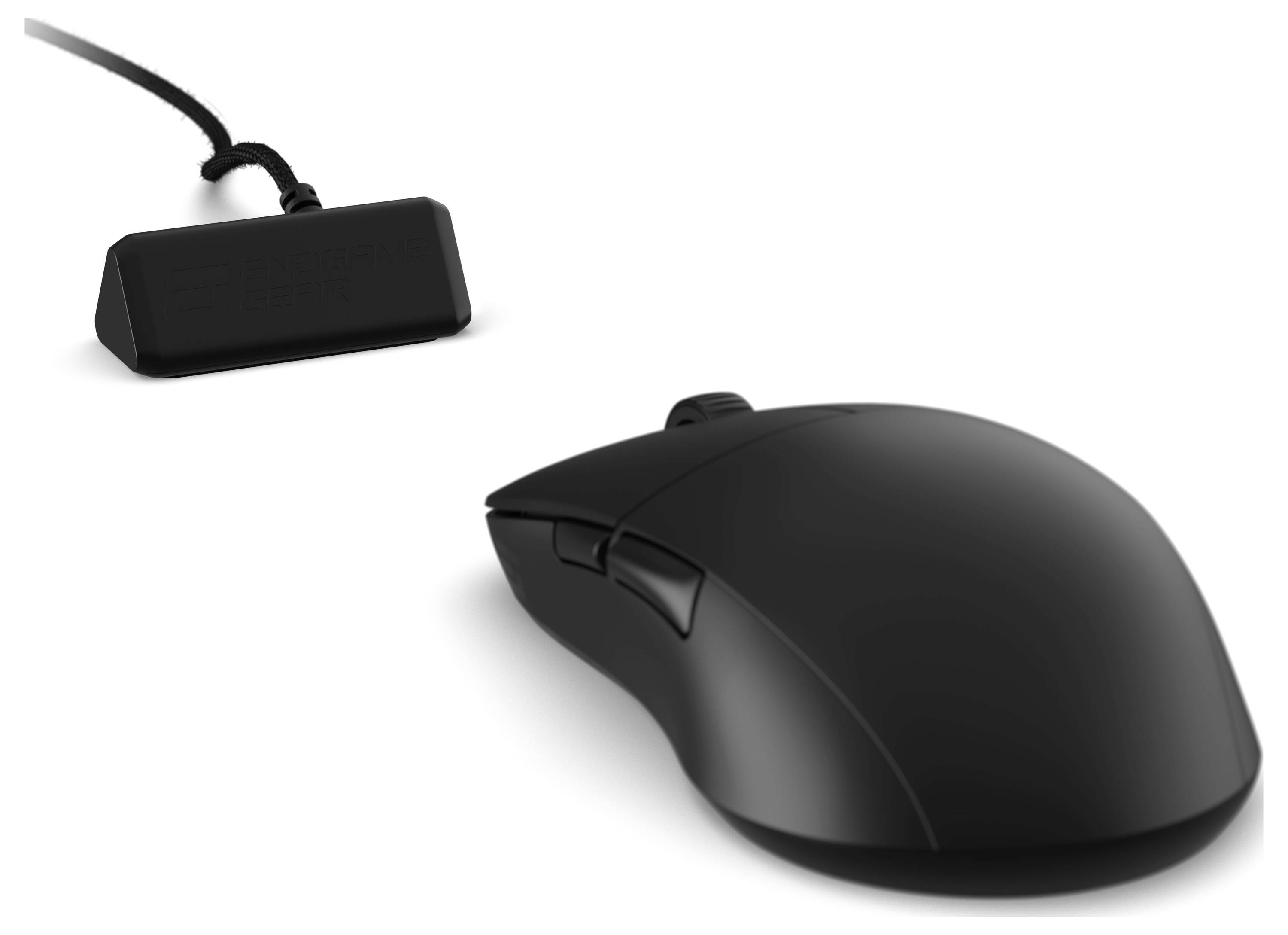 Eine schwarze Computermaus mit einem angebrachten Kabel, das ein rechteckiges Gewicht aufweist, angezeigt auf einem einfachen weißen Hintergrund.