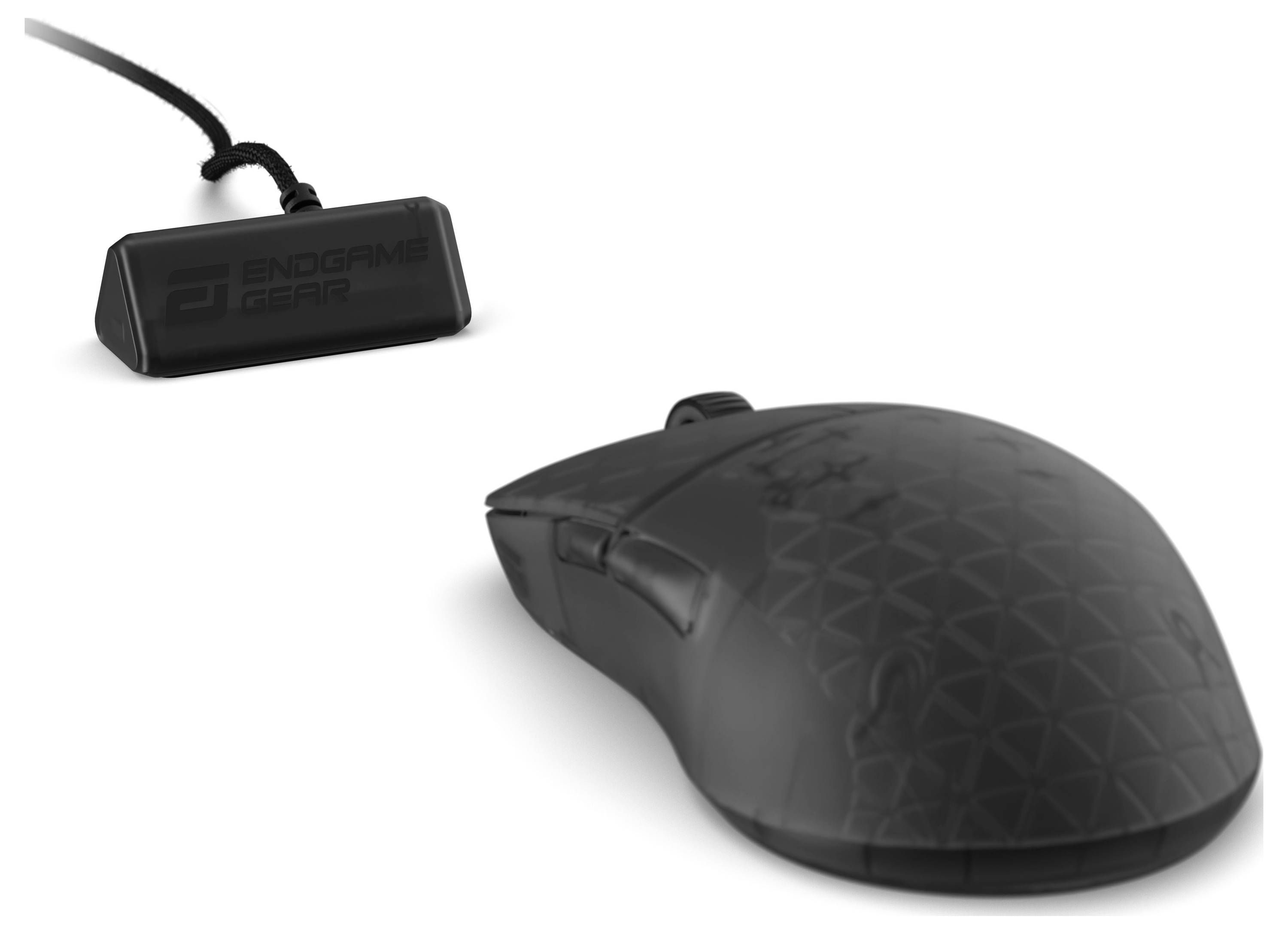 Objekt mit schwarzem geometrischem Muster und passendem USB-Kabelhalter, beide auf weißem Hintergrund.