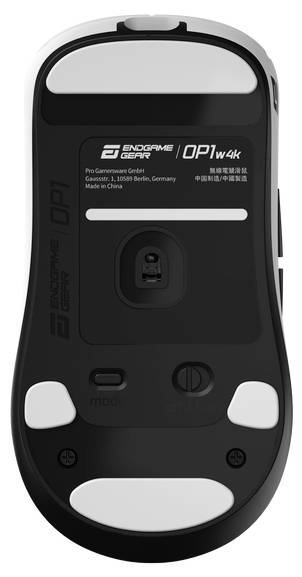 Gaming-Maus Endgame Gear Modell OP1w 4k, von unten gezeigt mit Sensor und Anpassungstasten. Schwarzes und weißes Design.