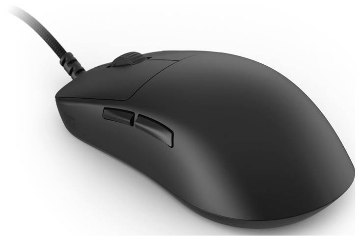 Eine schwarze Computer-Maus mit Kabelverbindung, ausgestattet mit einem Scrollrad und zwei seitlichen Tasten, die auf einer weißen Oberfläche platziert ist.