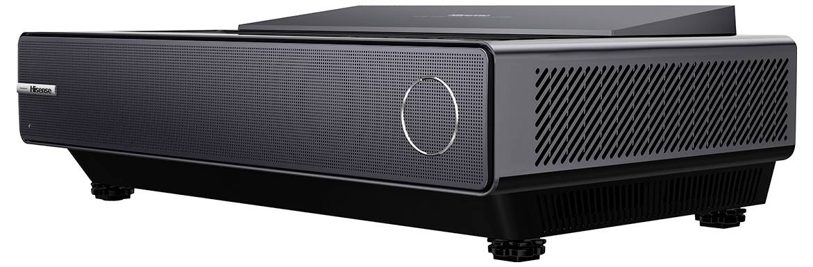 Ein schlanker schwarzer Heimprojektor mit Lüftungsschlitzen an den Seiten und verstellbaren Füßen, konzipiert für hochwertige Bildprojektion in Heimkinos.