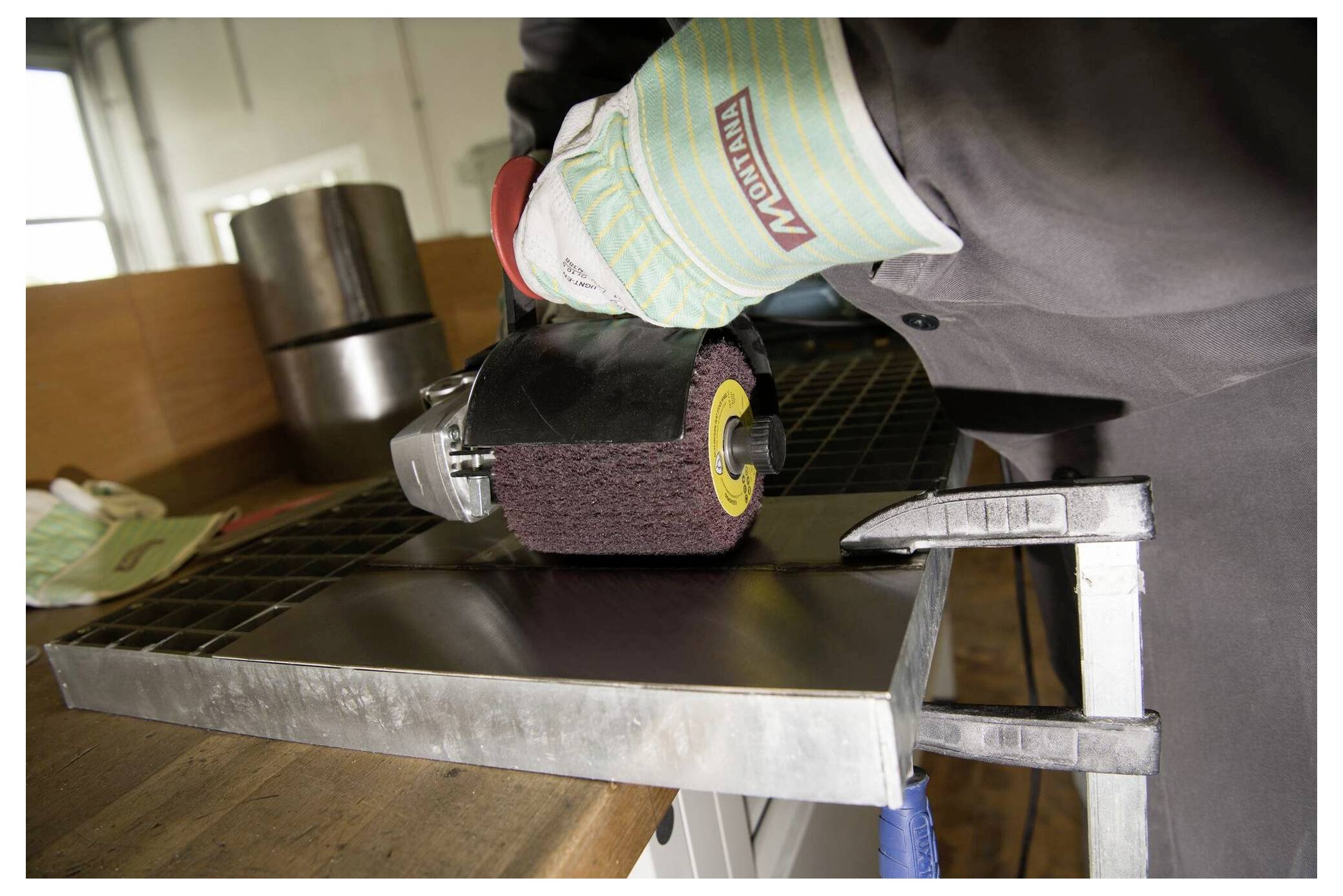 Klingspor 259853 NFW 600 S Vliesräder, 100 x 50 x 19mm Coarse Korund 100mm 3St.