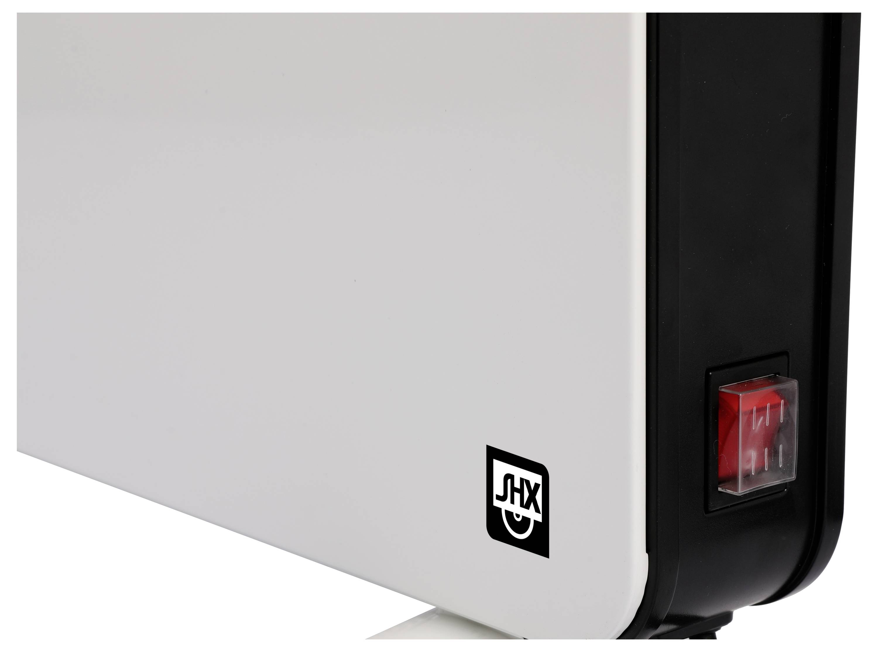 Eine Nahaufnahme eines elektrischen Heizgeräts mit einer weißen Platte und schwarzer Kante, mit einem Netzschalter an der Seite.