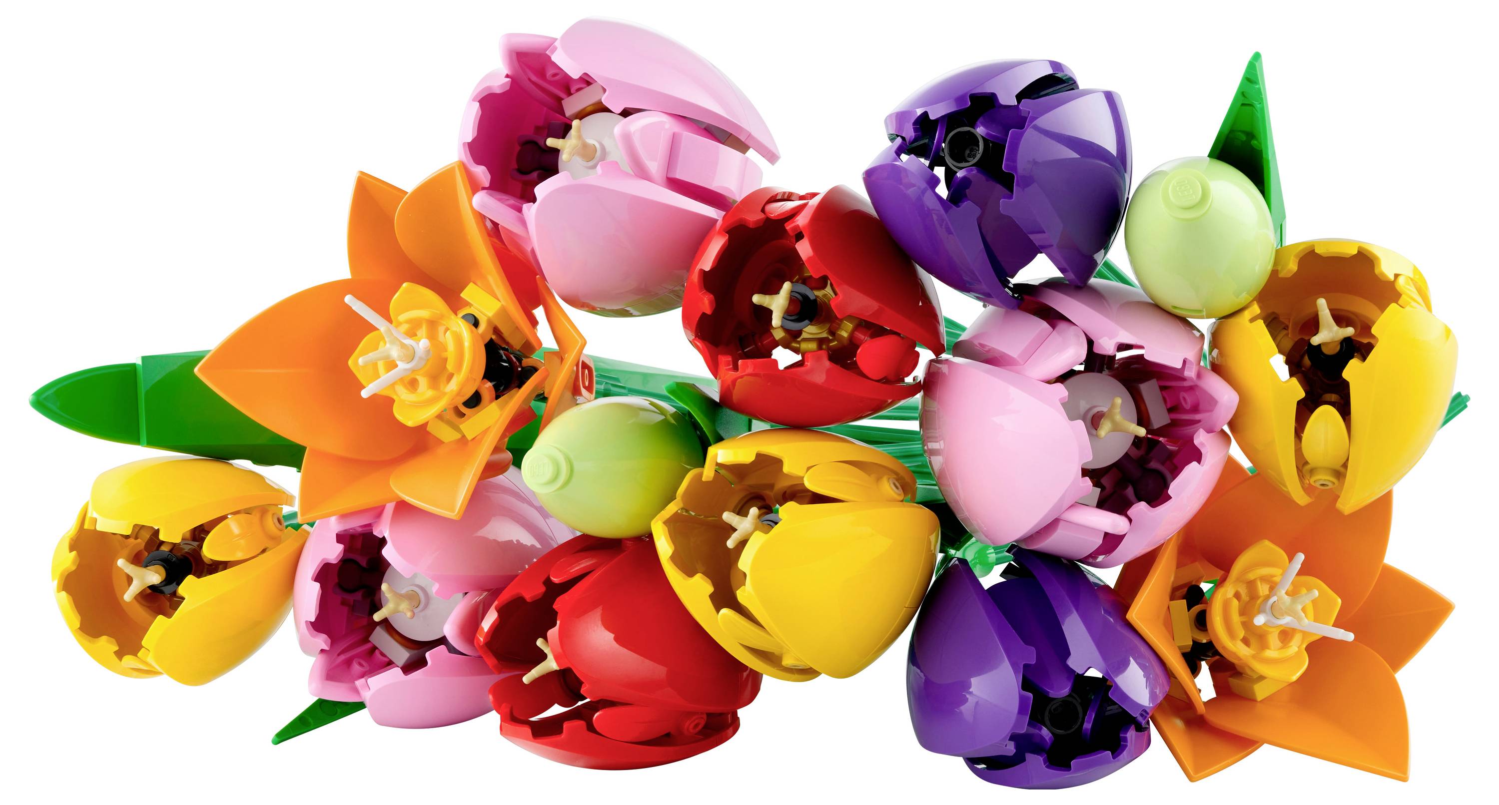 Ein Cluster aus bunten LEGO-Tulpen und Narzissen, darunter gelbe, rosa, rote, orangefarbene und lila Blumen mit grünen Stängeln.