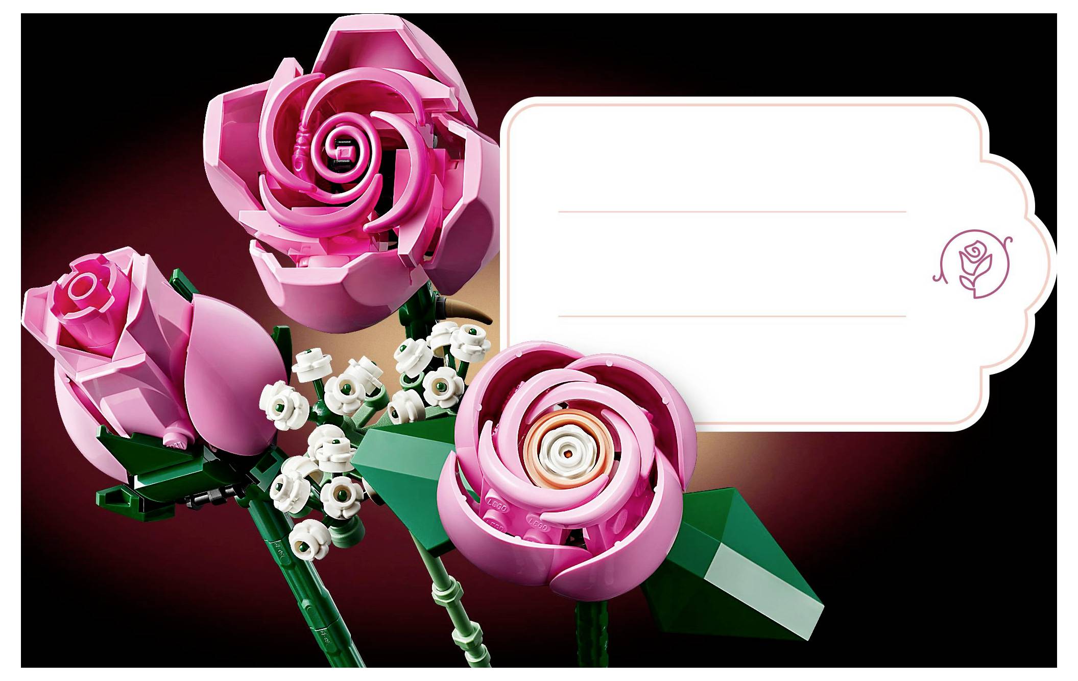 LEGO Blumengesteck mit rosa Rosen und weißen Blumen. Leeres Etikett mit Rosenikon rechts, möglicherweise zur Personalisierung.