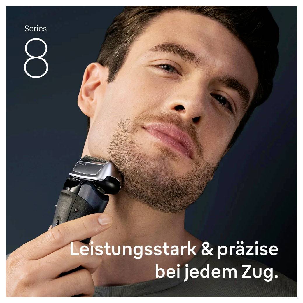 Ein Mann rasiert sich mit einem elektrischen Rasierer. Text: 'Leistungsstark & präzise bei jedem Zug.' Werbung für Rasierer.