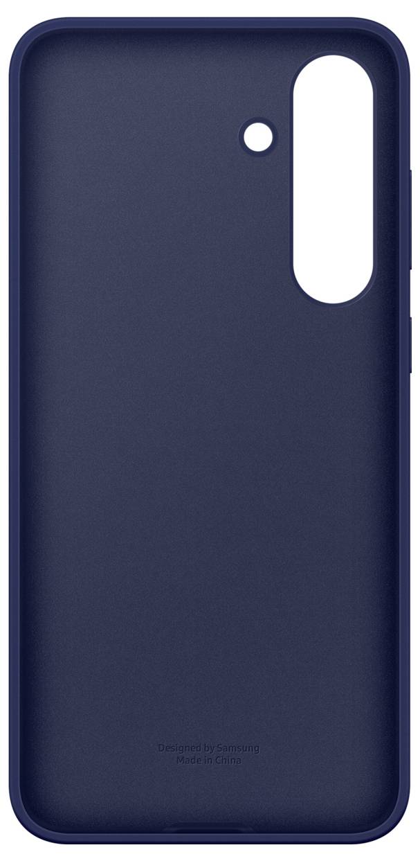 Eine marineblaue Smartphone-Hülle mit einer Kameraausparung und einem geprägten 'Designed by Samsung' Text.