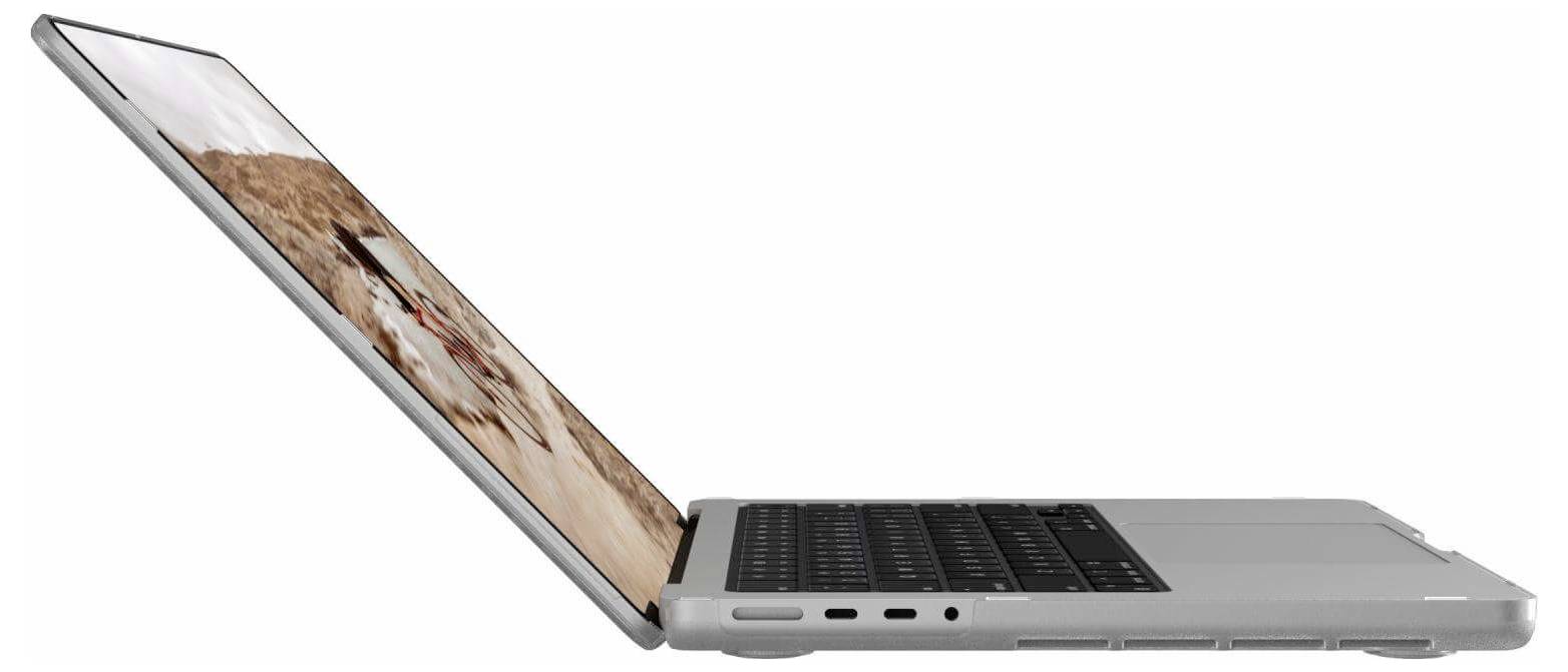 Ein schlanker, silberner Laptop, leicht von der Seite geöffnet. Der Bildschirm zeigt eine Naturszene. Mehrere Anschlüsse sind an der Seite sichtbar.