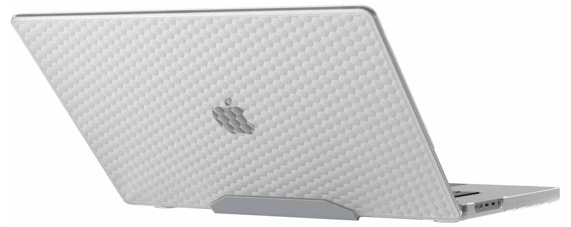 Ein silberner Laptop mit strukturierter Oberfläche ist teilweise geöffnet und zeigt die Rückseite mit einem Apple-Logo, während er auf einem Ständer steht.