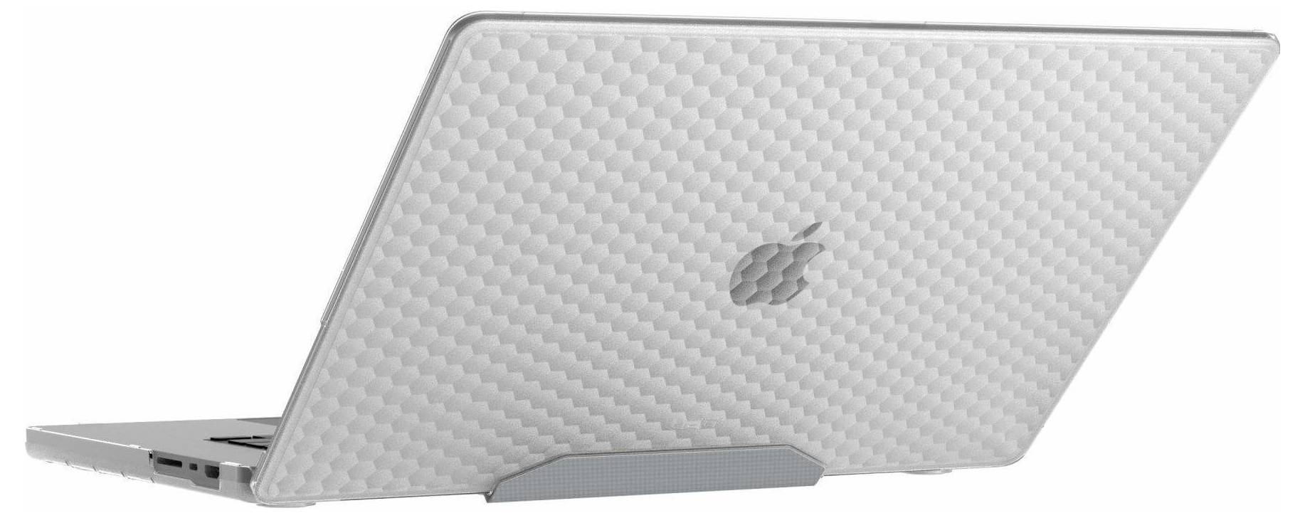 Ein geschlossener Laptop mit einer texturierten, an Kohlefaser erinnernden Oberfläche, auf der ein Apple-Logo zu sehen ist, von der hinteren rechten Ecke aus betrachtet.