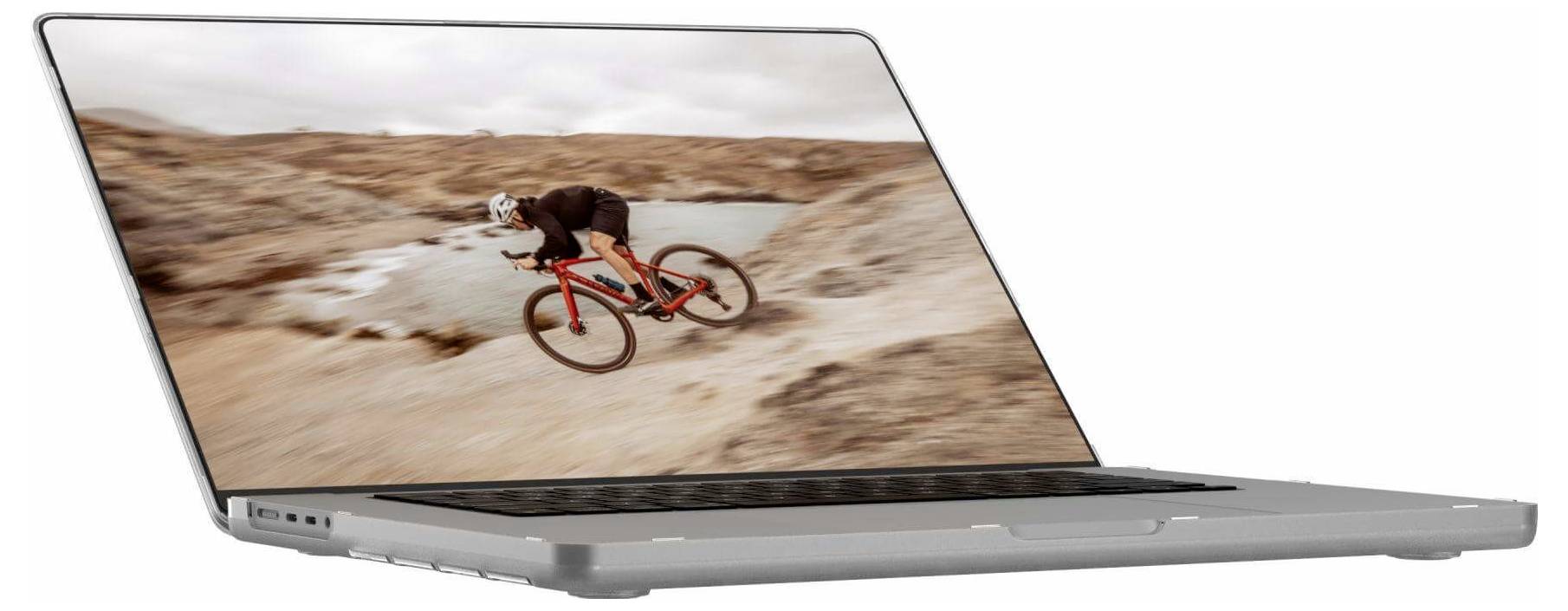 Ein Laptop, der ein Bild von einer Person zeigt, die schnell auf einem felsigen Pfad Fahrrad fährt und damit einen Eindruck von Dynamik und Abenteuer in einer Naturlandschaft vermittelt.