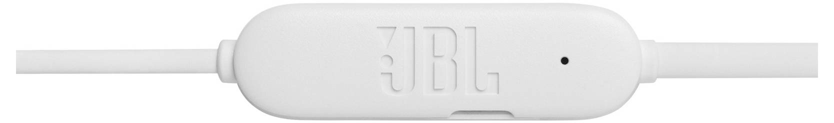 Eine Nahaufnahme eines weißen Inline-Mikrofons und Kontrollpods an einem Kopfhörerkabel mit eingeprägtem 'JBL'-Schriftzug.