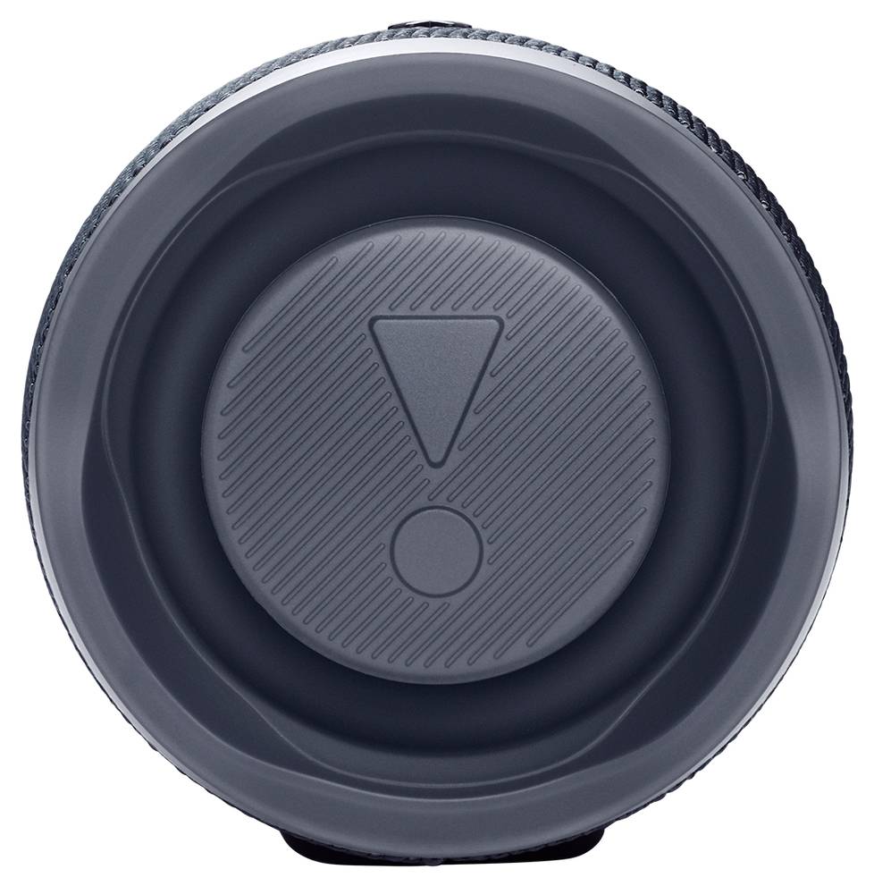 Eine runde, schwarze Plastikkappe mit einem Ausrufezeichensymbol, das in der Mitte geprägt ist und möglicherweise Vorsicht oder eine Warnung anzeigt.