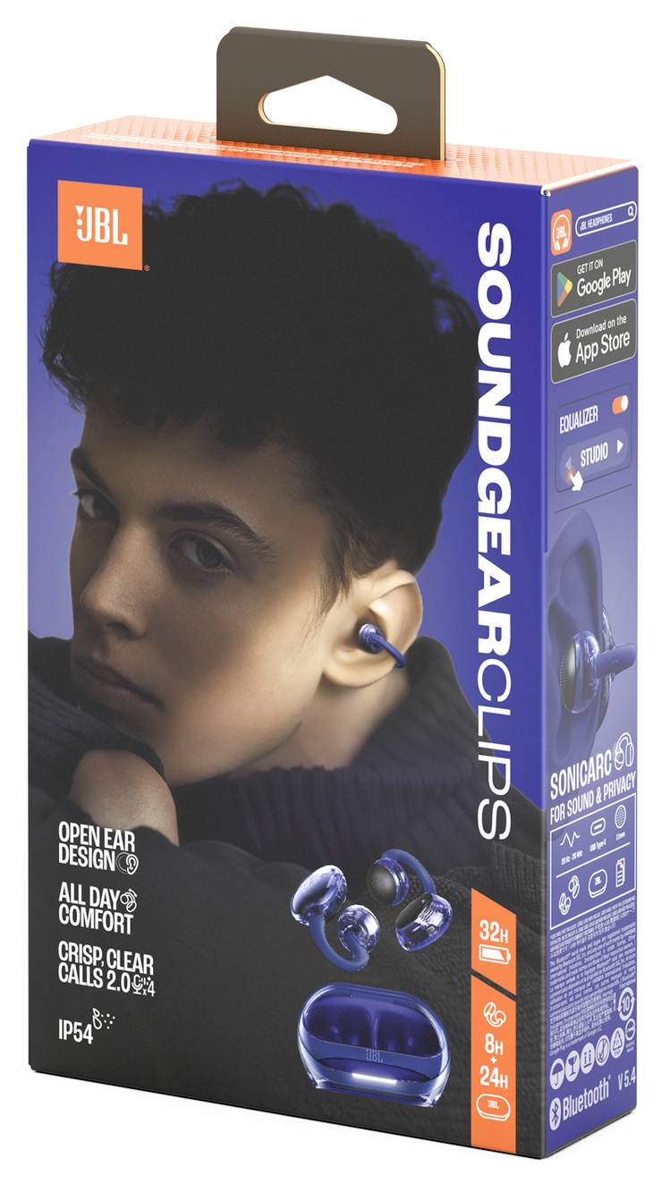 Eine junge Person trägt JBL Soundgear Clips Ohrhörer in Blau auf der Verpackung. Zu den Produkthighlights gehören das offene Ohrhörer-Design und eine Akkulaufzeit von 32 Stunden.
