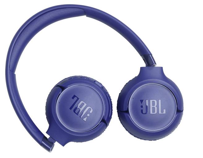 Ein Paar blauer JBL Over-Ear-Kopfhörer mit faltbarem Kopfbügel-Design, das das Markenlogo auf jedem Ohrmuschel präsentiert.