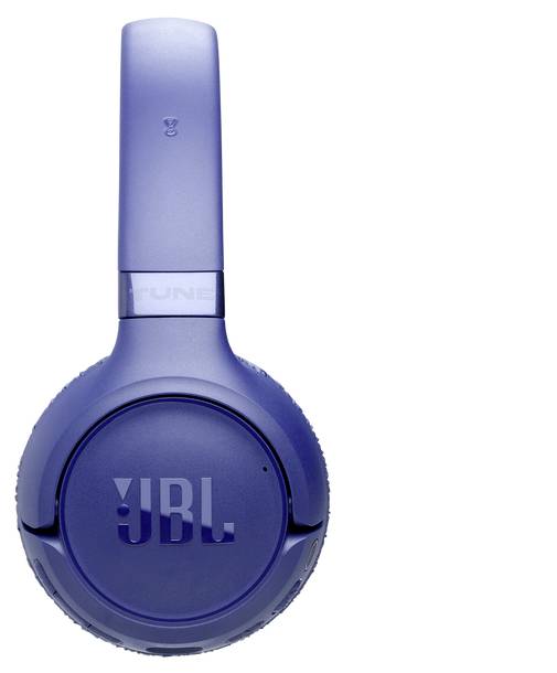 Blaue JBL Tune Over-Ear-Kopfhörer mit Logo auf der Ohrmuschel, die ein elegantes Design präsentieren.