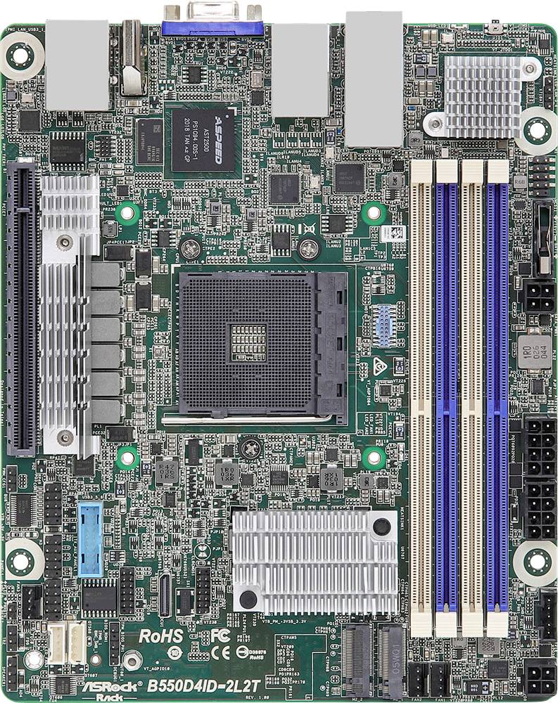 Eine grüne Computer-Motherboard mit verschiedenen Steckplätzen, Anschlüssen und Komponenten, einschließlich RAM-Steckplätzen und einem CPU-Sockel, mit der Bezeichnung 'ASRock B550D4ID-2L2T'.