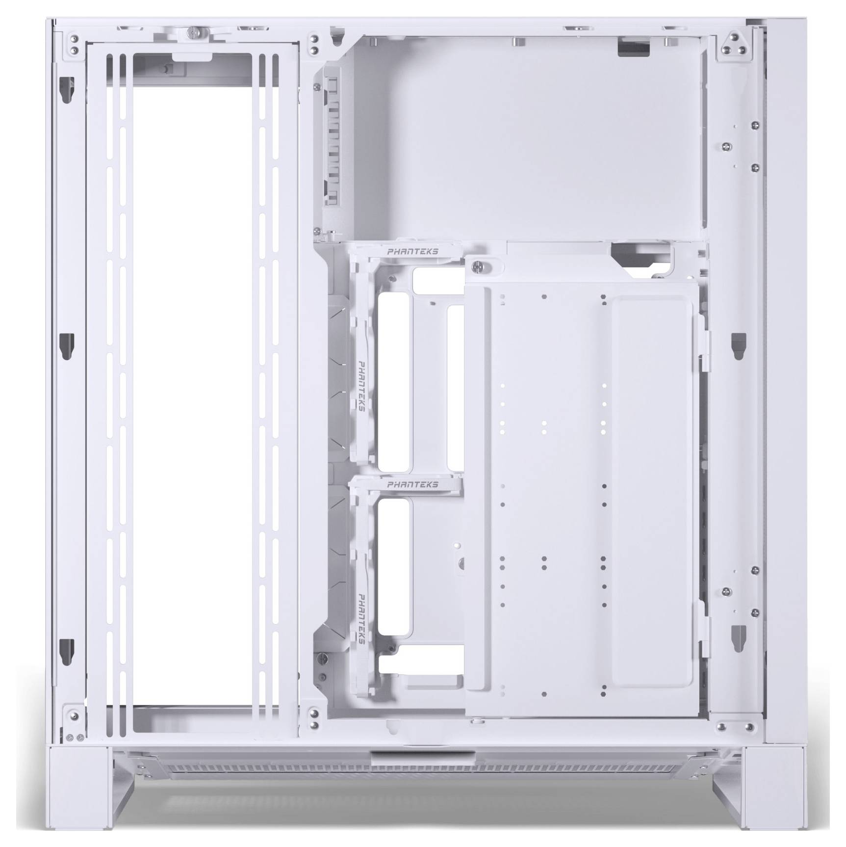 Weißes Computer-Gehäuse-Innenleben mit mehreren Montageplätzen für Komponenten wie Motherboard, Netzteil und Speicherlaufwerke.