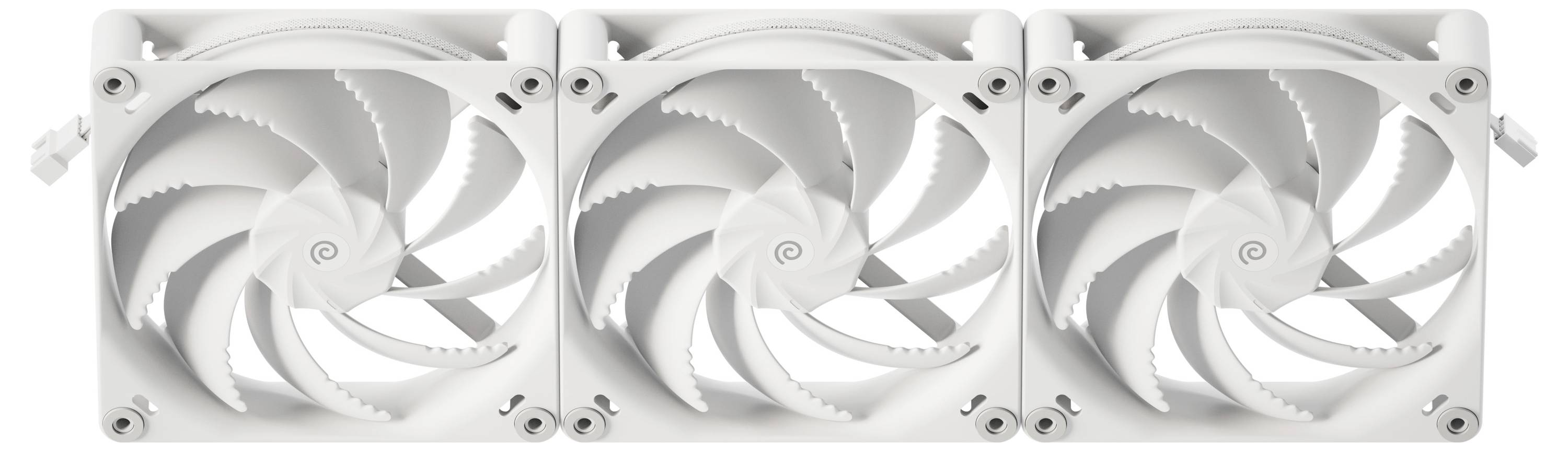 Drei weiße Computer-Kühlventilatoren, die in einer Reihe angeordnet sind, jeder mit einem zentralen Logo und gekrümmten Rotorblättern, entwickelt für die Systemkühlung.