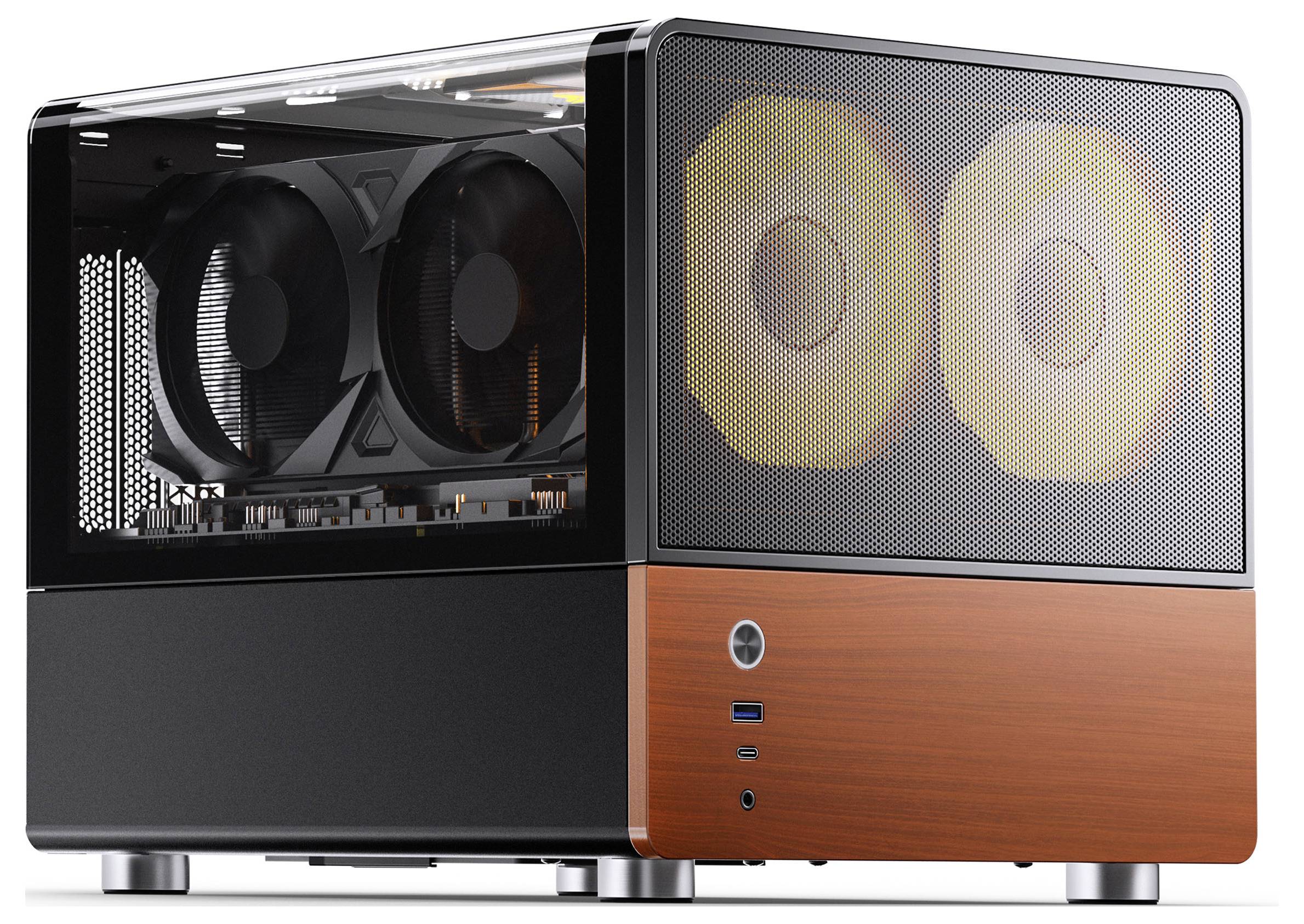 Ein kompakter Gaming-PC mit transparentem Seitenpaneel, das zwei Grafikkarten und Komponenten offenbart, akzentuiert durch eine holzstrukturierte Vorderseite.