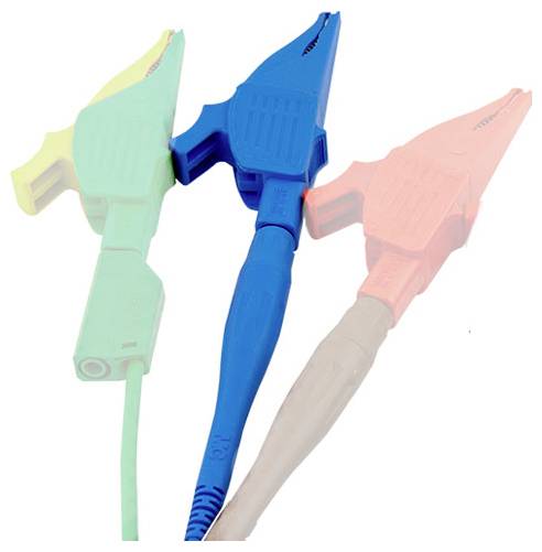 Bild von drei elektrischen Klemmverbindern in Grün, Blau und Rot, die zum Anschluss an elektronische Schaltkreise und Geräte verwendet werden.