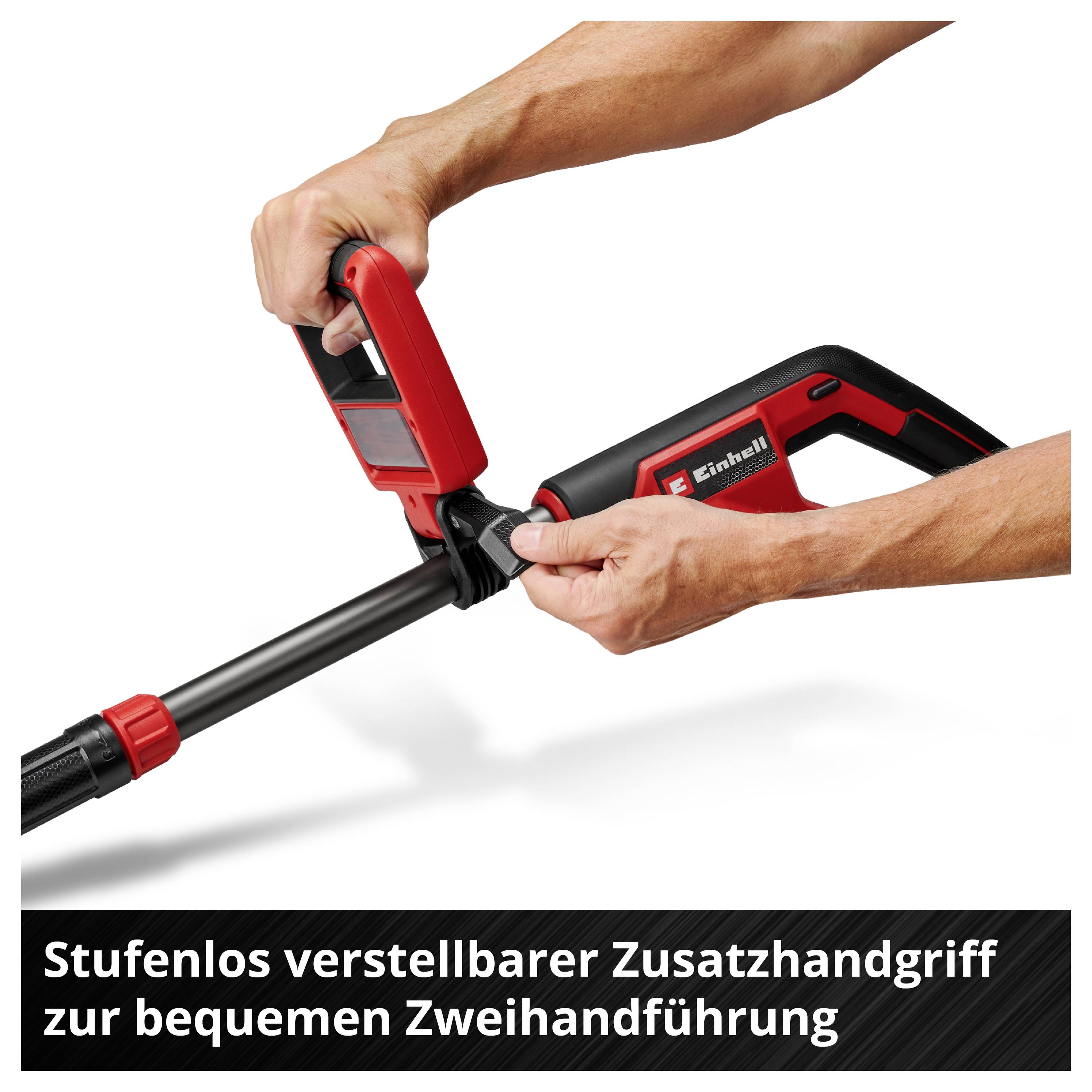 Person hält einen roten Gartenwerkzeuggriff mit stufenlos verstellbarem Zusatzhandgriff für bequeme Zweihandführung.
