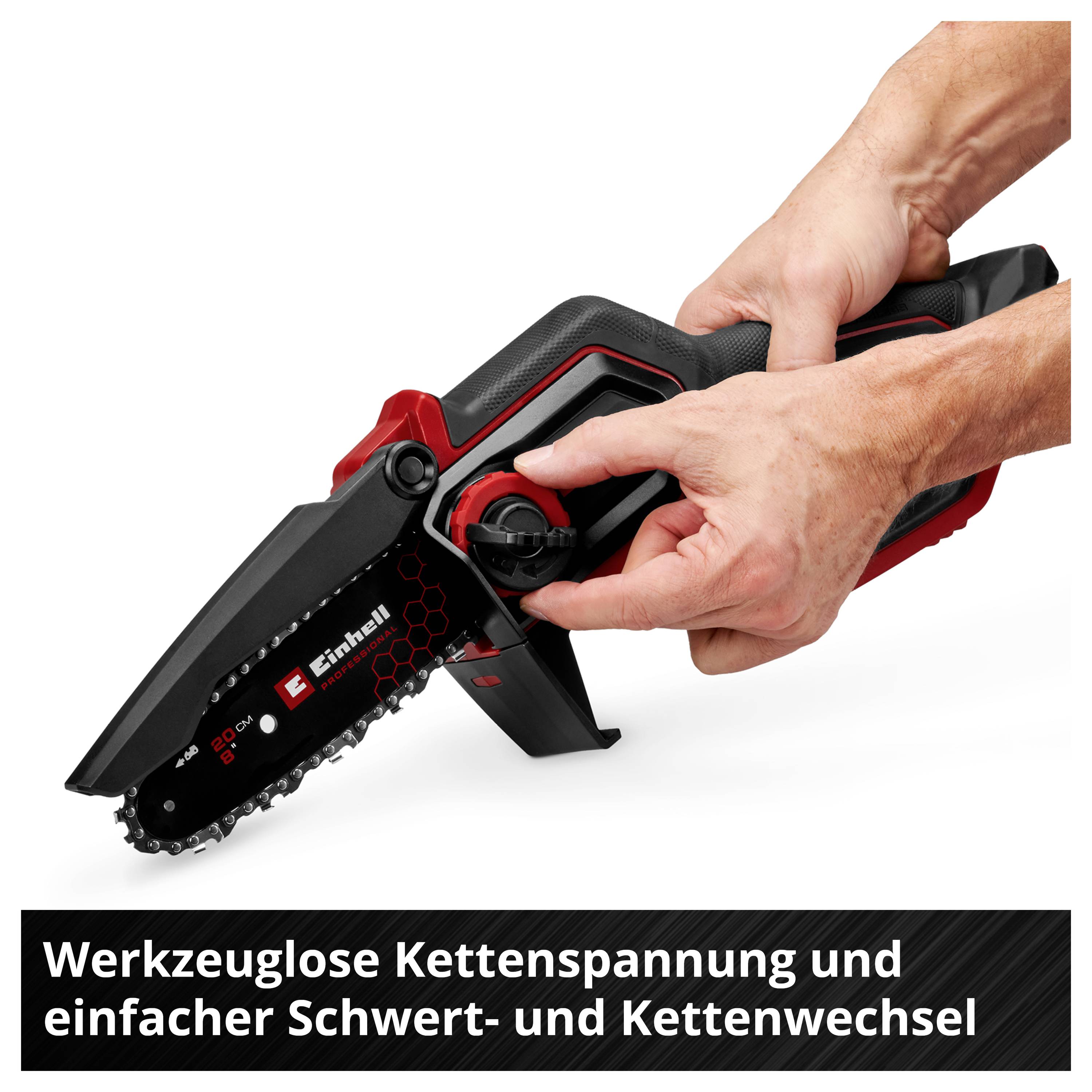 Akkusäge mit schwarzem und rotem Design. Person demonstriert werkzeuglose Kettenspannung. Text: 'Werkzeuglose Kettenspannung und einfacher Schwert- und Kettenwechsel'.