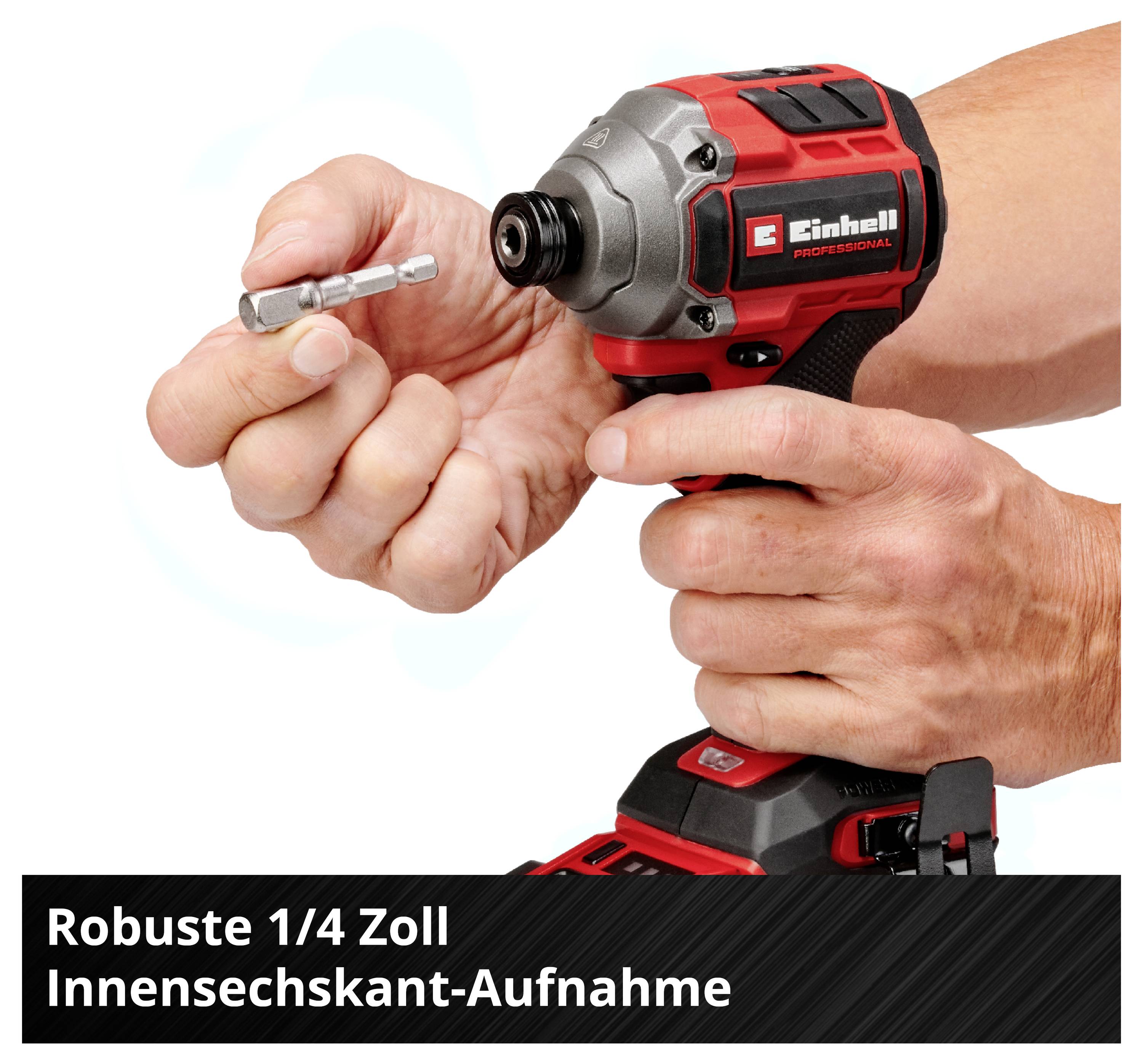 Person hält einen roten Akkuschrauber, montiert einen Schraubenaufsatz, robuste 1/4 Zoll Innensechskant-Aufnahme, Markenname sichtbar.