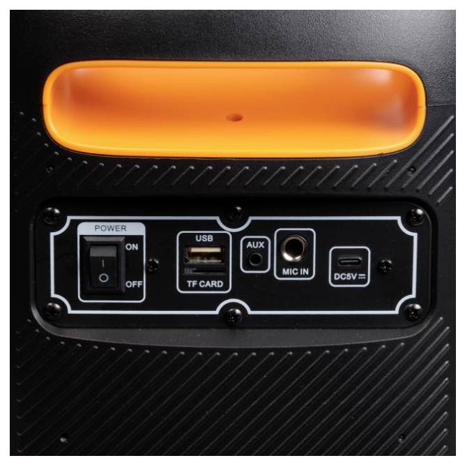 Rückseite eines Lautsprechers mit orangefarbenem Griff. Enthält Netzschalter, USB-Anschluss, TF-Kartensteckplatz, AUX-Eingang, Mikrofonanschluss und DC-5V-Buchse.
