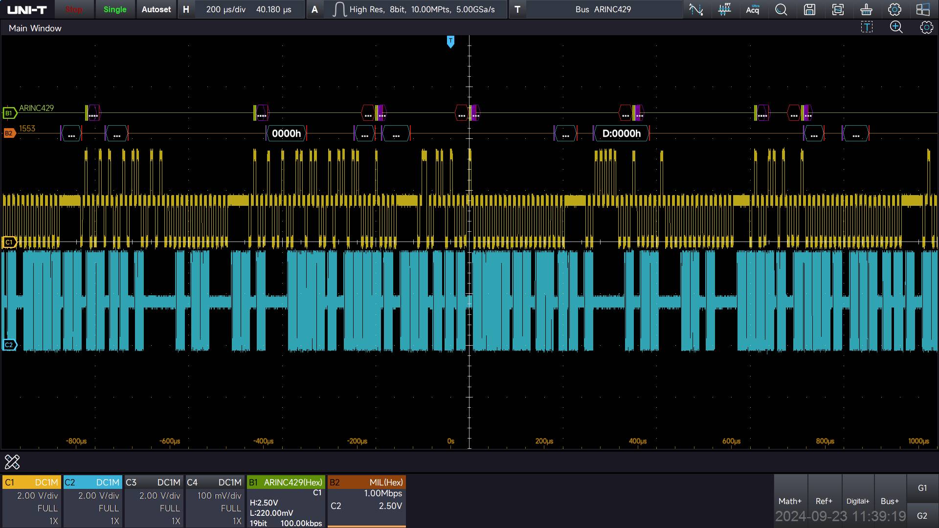 Eine Wellenformanalyse, die zwei Datenströme in Gelb und Blau zeigt, mit Markierungen, Zeitinformationen und den Legenden 'ARM-CM23VD', 'ME1-NoJ'.