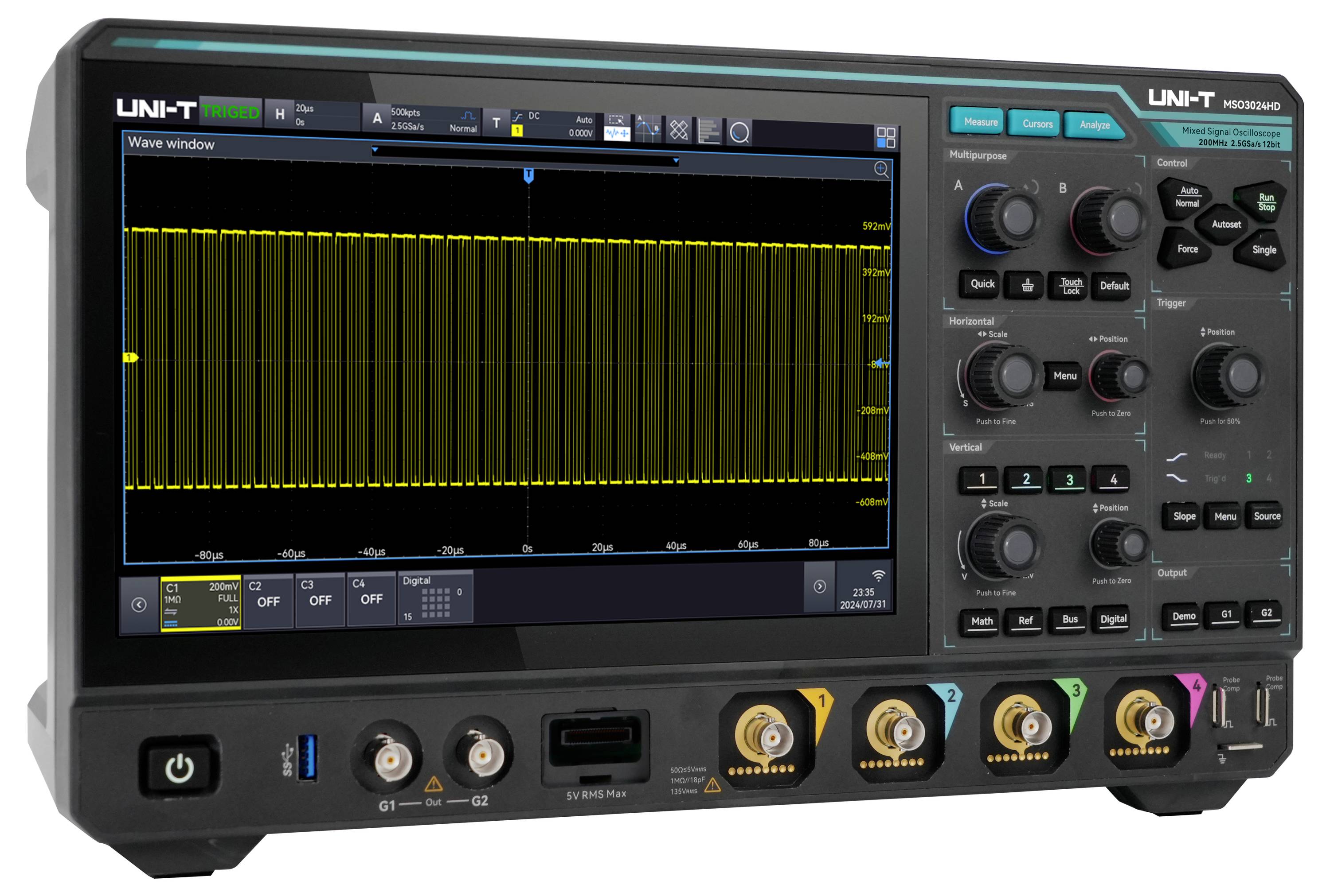 Digitales Oszilloskop, das ein Rechtecksignal auf dem Bildschirm darstellt, mit verschiedenen Bedienknöpfen und Eingangsbuchsen, die auf der Frontplatte sichtbar sind.
