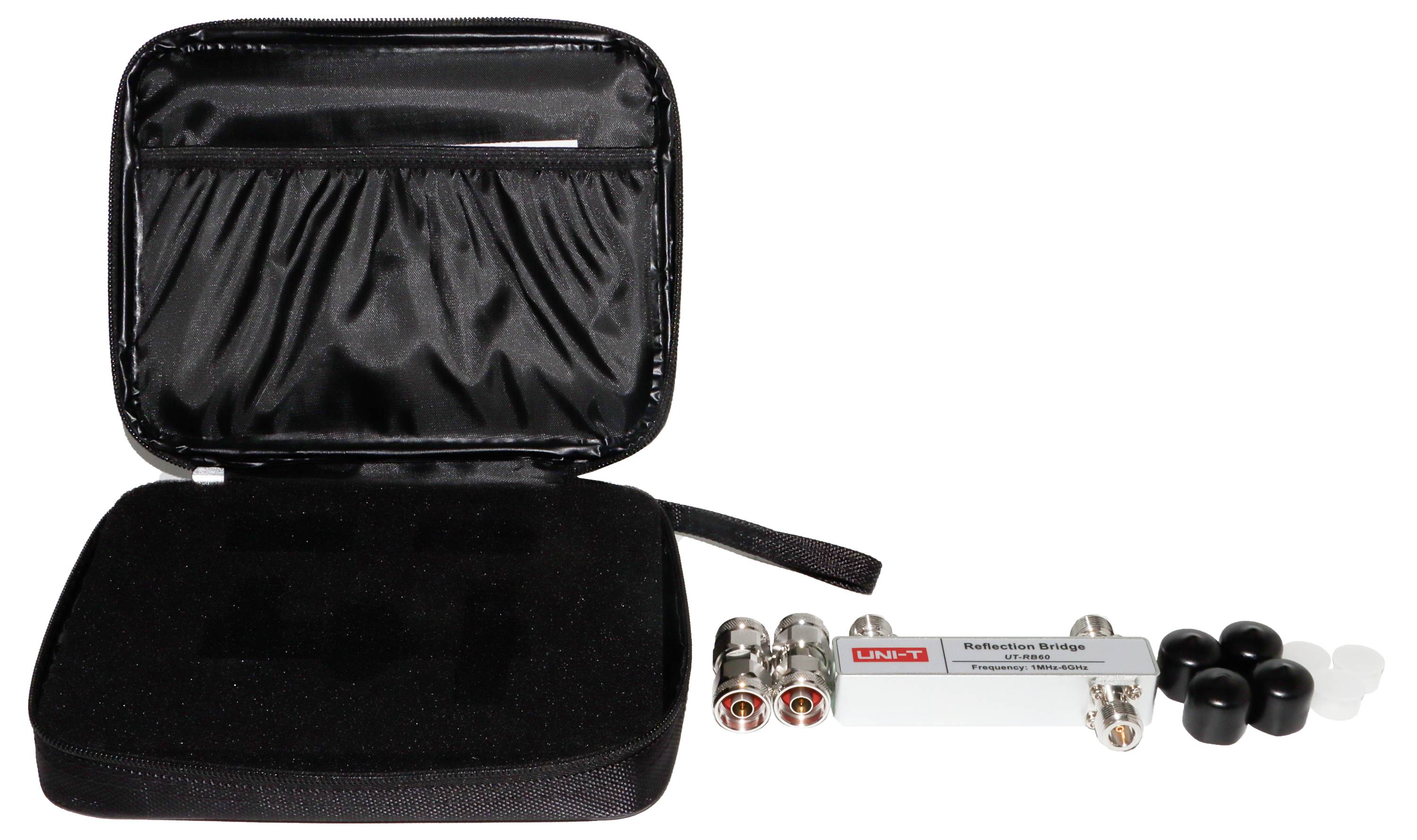 Elektronisches Zubehör-Set mit Kabeln und Anschlüssen in einer schwarzen Reißverschlusstasche.