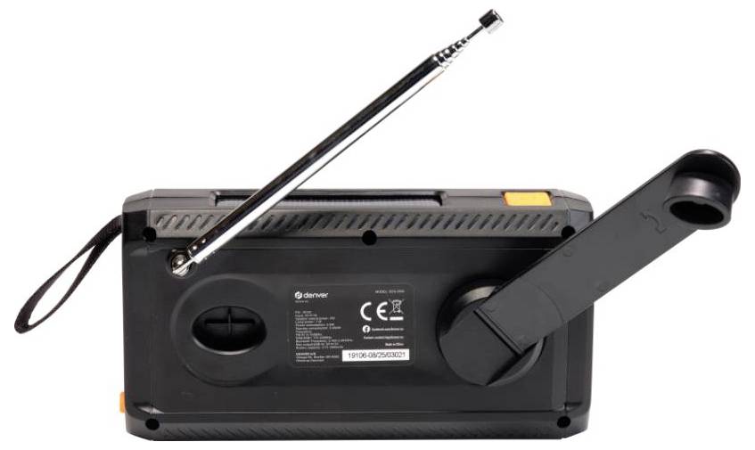 Ein schwarzes Gerät mit Handkurbel, langer Antenne und Tasten; höchstwahrscheinlich ein tragbares Radio oder Notfallwerkzeug. Beschriftungen und ein Trageriemen sind sichtbar.