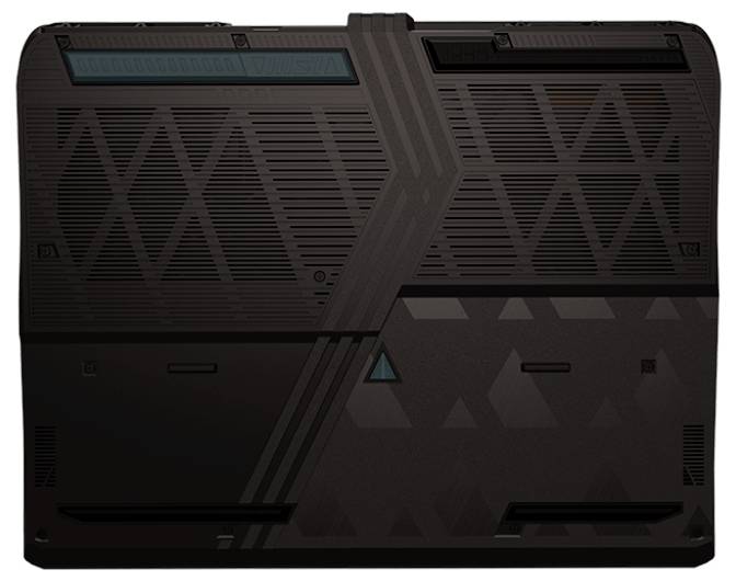 Das Bild zeigt die Unterseite eines Laptops mit einem geometrischen Musterdesign und Lüftungsschlitzen, was auf einen Gaming-Laptop hindeutet.