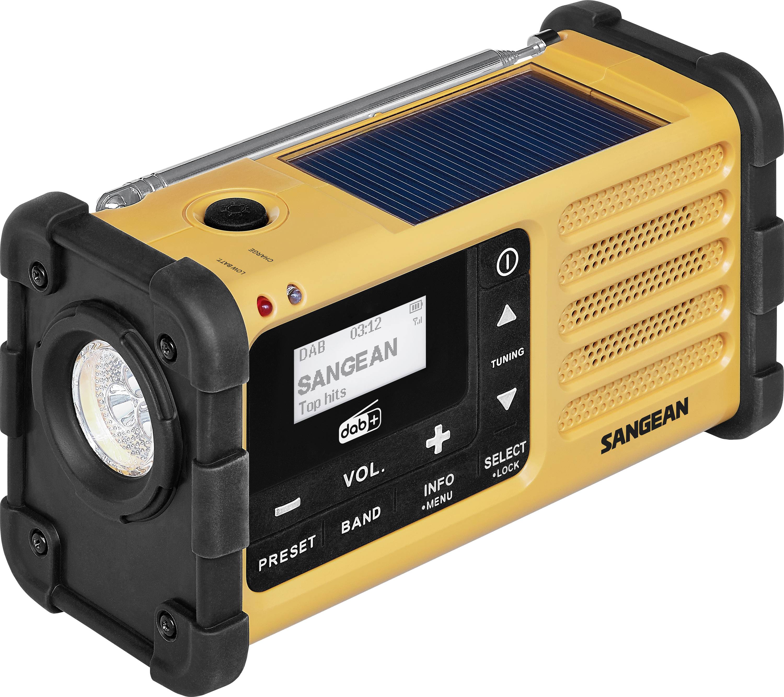 Ein tragbares gelbes Sangean-Radio mit digitalem Display, Solarpanel, Abstimmungsknopf, Lautstärkeregler und integrierter Taschenlampe.